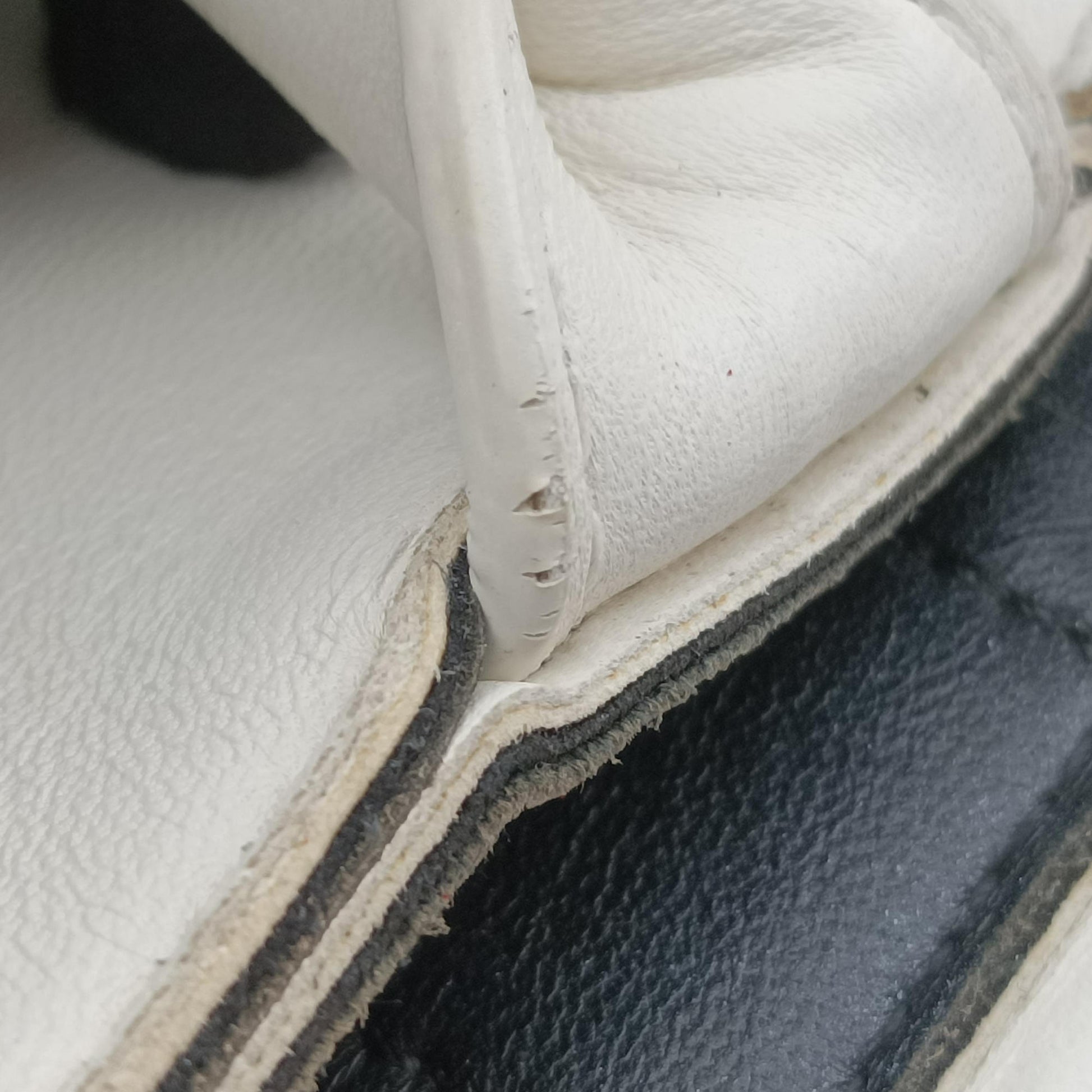 The Arcotote White lambskin B08714091Zザ アルコトート ホワイト ラムスキン B08714091Z