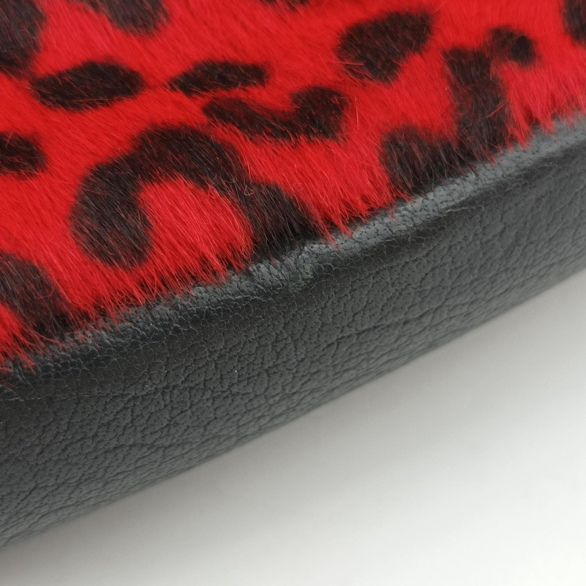 Monogram Leopard Print Baby Punk Chain Red×Black Pony hair x Leather 401648 CLD401648.0715モノグラム レオパードプリント ベビーパンクチェーン レッド×ブラック ハラコ×レザー 401648 CLD401648.0715