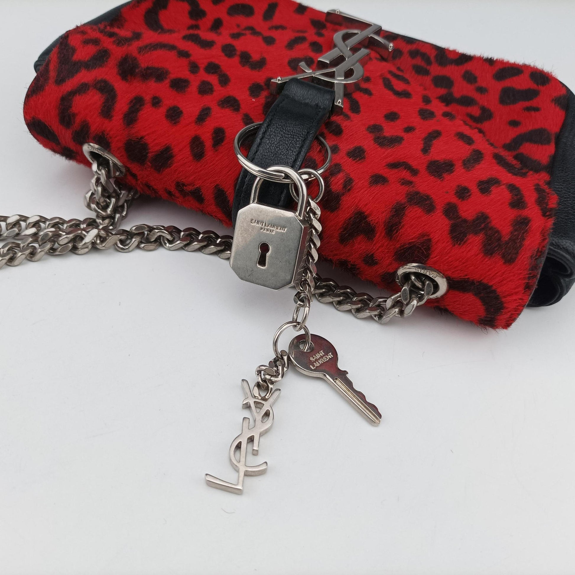 Monogram Leopard Print Baby Punk Chain Red×Black Pony hair x Leather 401648 CLD401648.0715モノグラム レオパードプリント ベビーパンクチェーン レッド×ブラック ハラコ×レザー 401648 CLD401648.0715