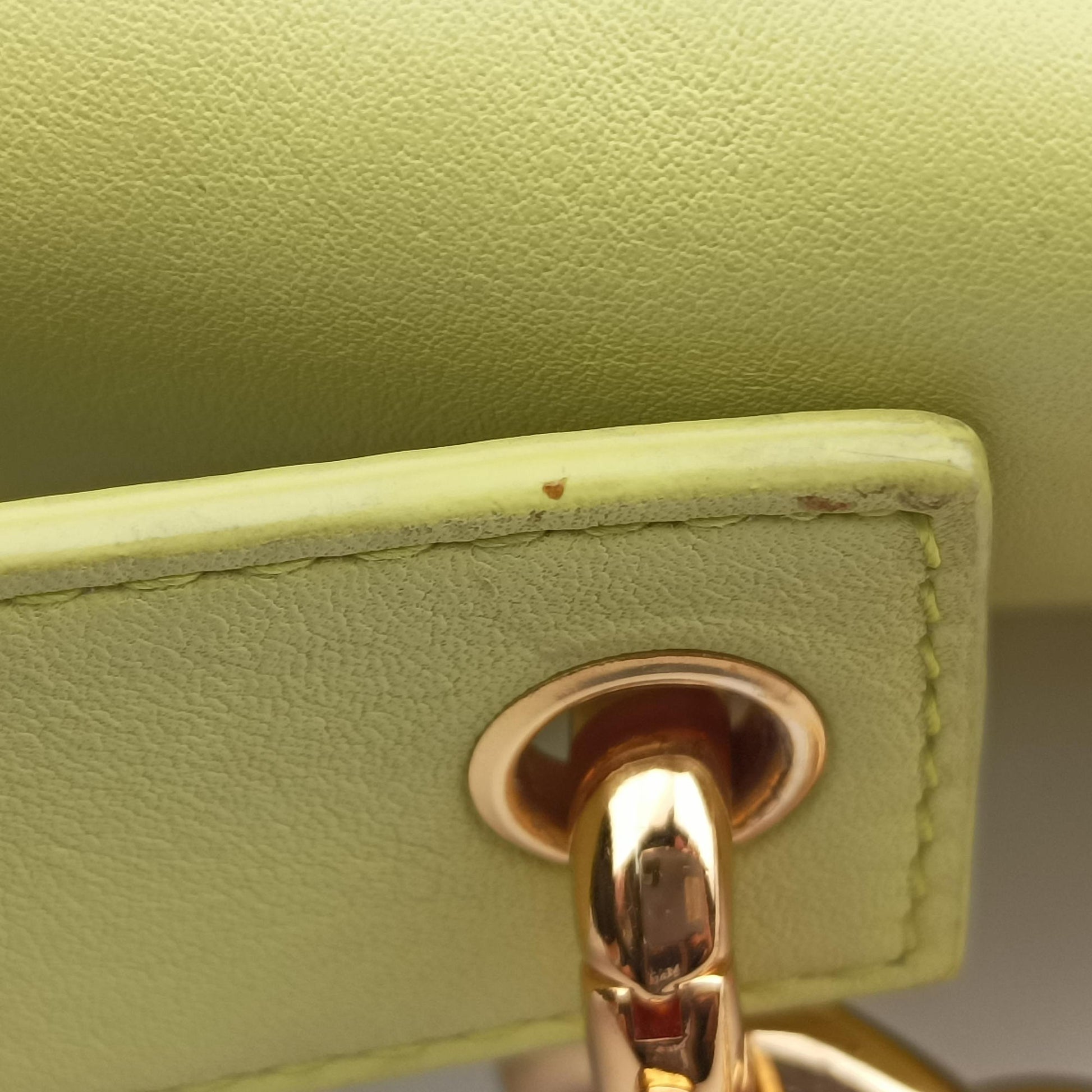 The Chain Pouch Yellow lambskin P01691683Jザ チェーン ポーチ イエロー ラムスキン P01691683J