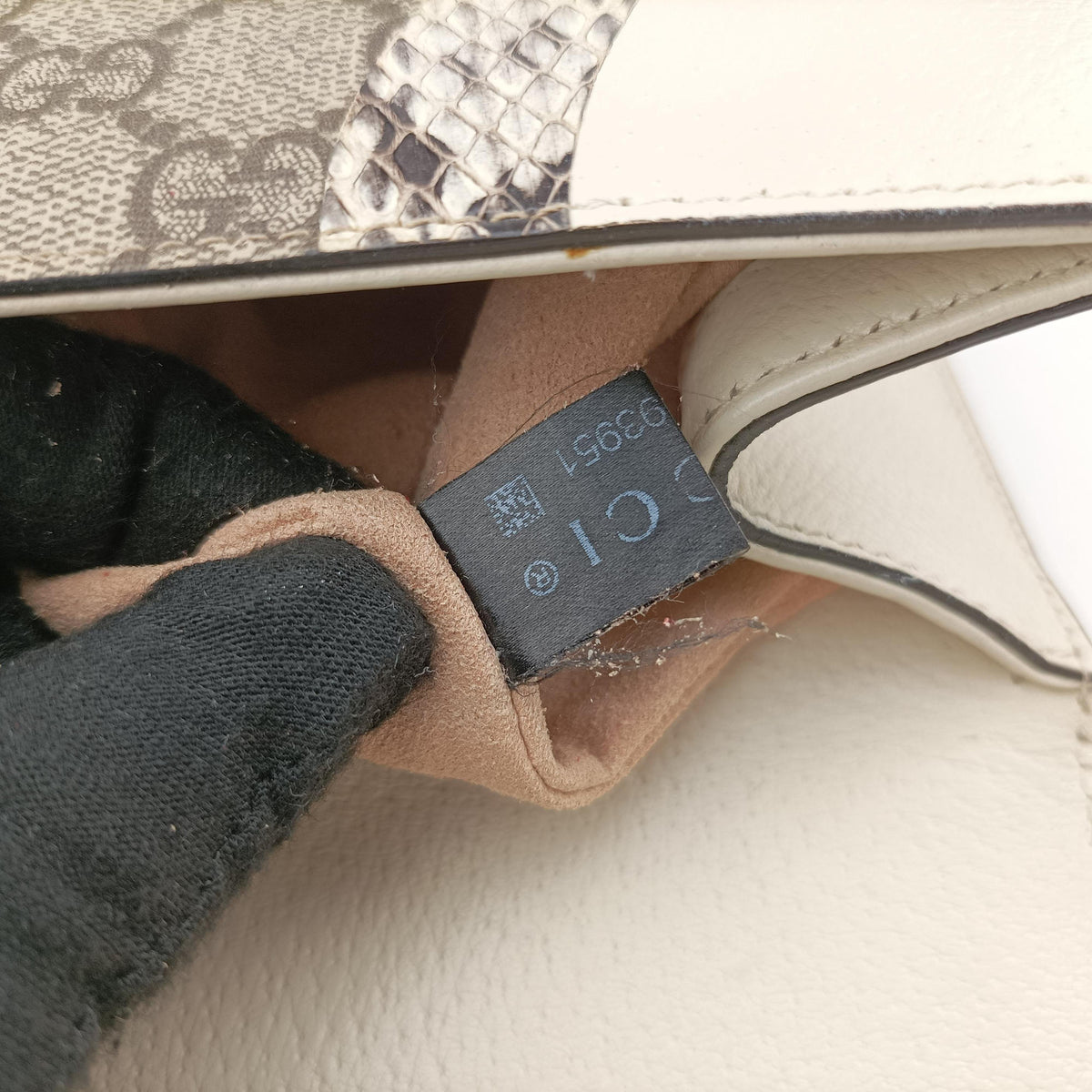 Pre-owned Gucci Padlock Beige×White×Multi Leather × Coated Canvas × Snakeskin 432182 shoulderbag | stylenewstar