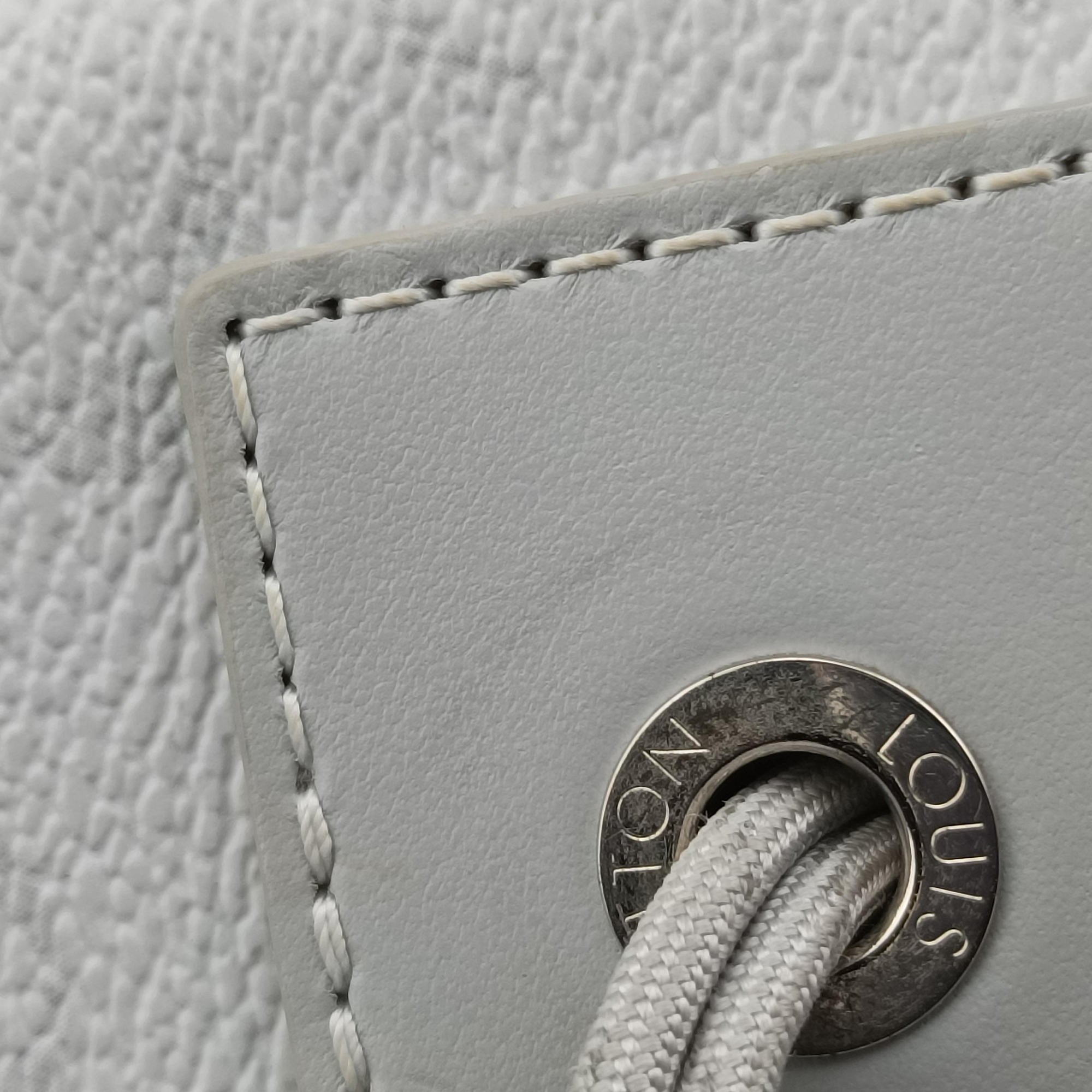 Logo Chalk Nano Bag BLANC Monogram Canvas M44631 NZ2119ロゴ チョーク ナノバッグ ブラン モノグラムキャンバス M44631 NZ2119