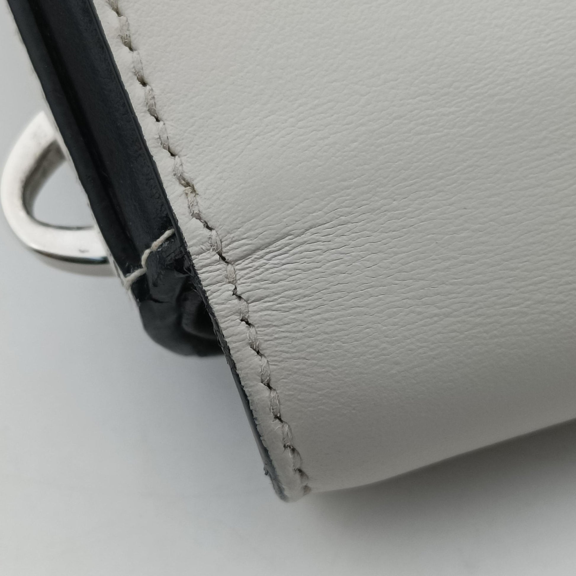 Manuelle White Leather 25 Bマニュエル ホワイト レザー 25 B