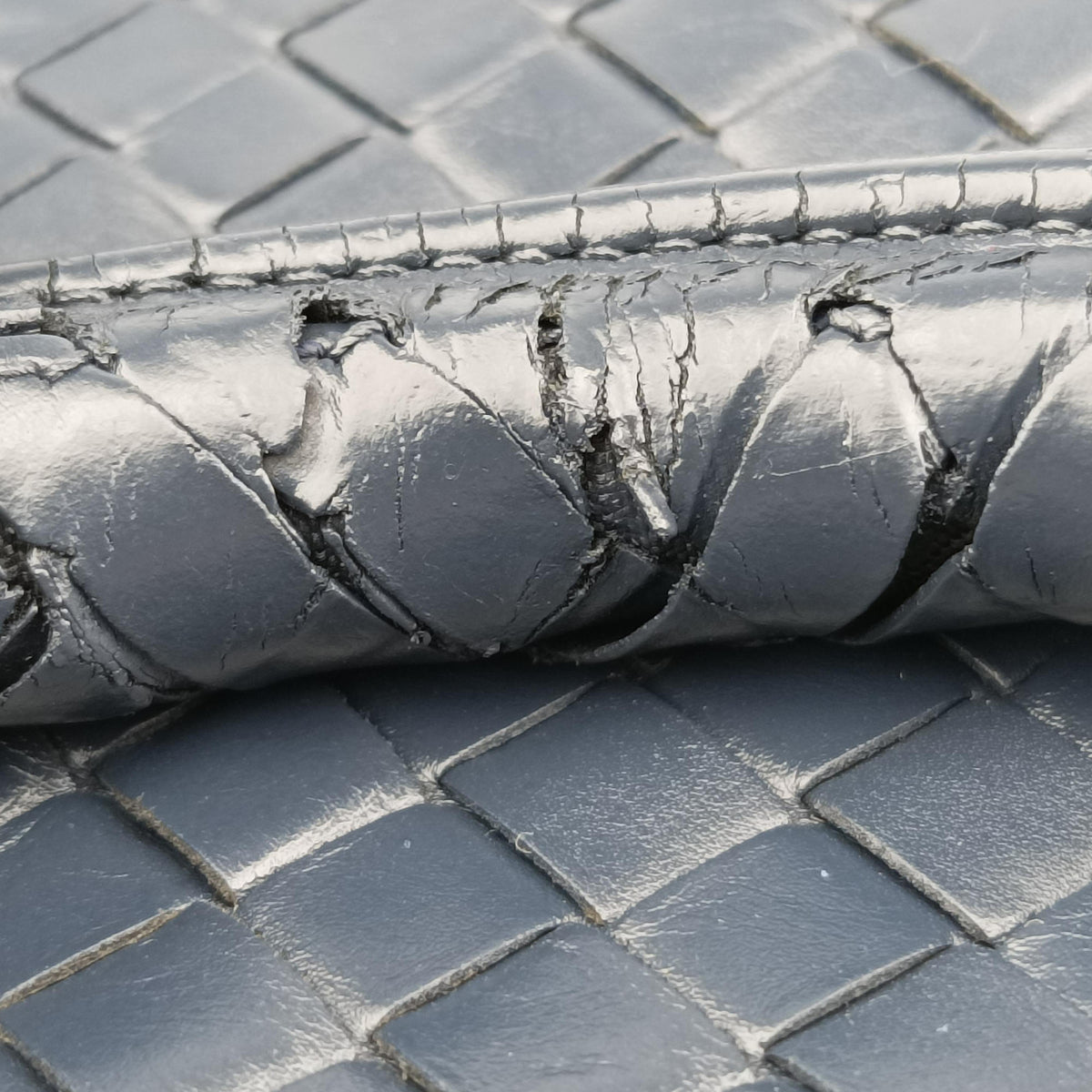 Secondhand Bottega Veneta Intrecciato Navy lambskin  handbag | stylenewstar
