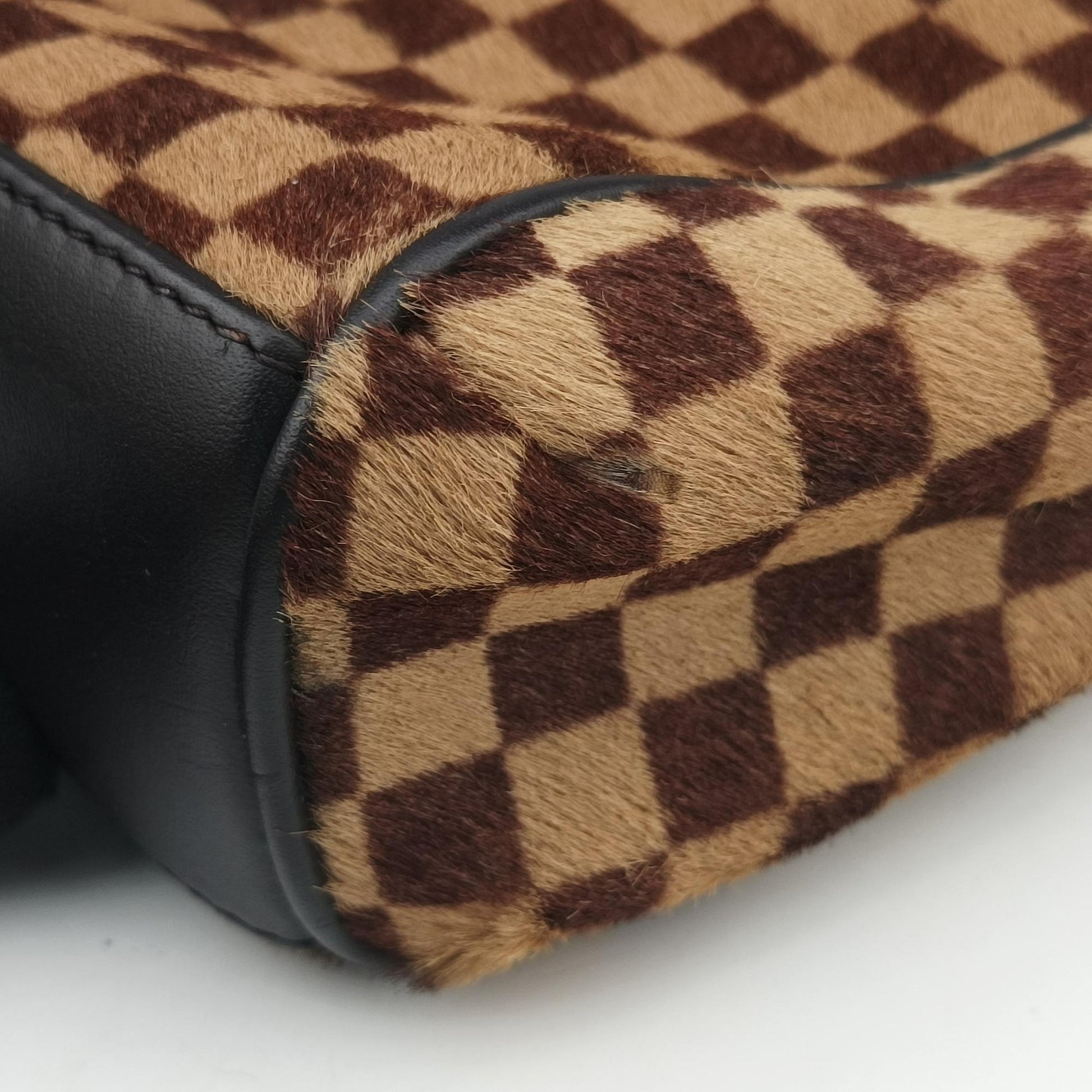 Lion Damier Sauvage Brown × Ebene × Checkerboard Pony Hair × Calf Leather M92131 CE1013ライオン ダミエソバージュ ブラウン × エベヌ ハラコ × レザー M92131 CE1013
