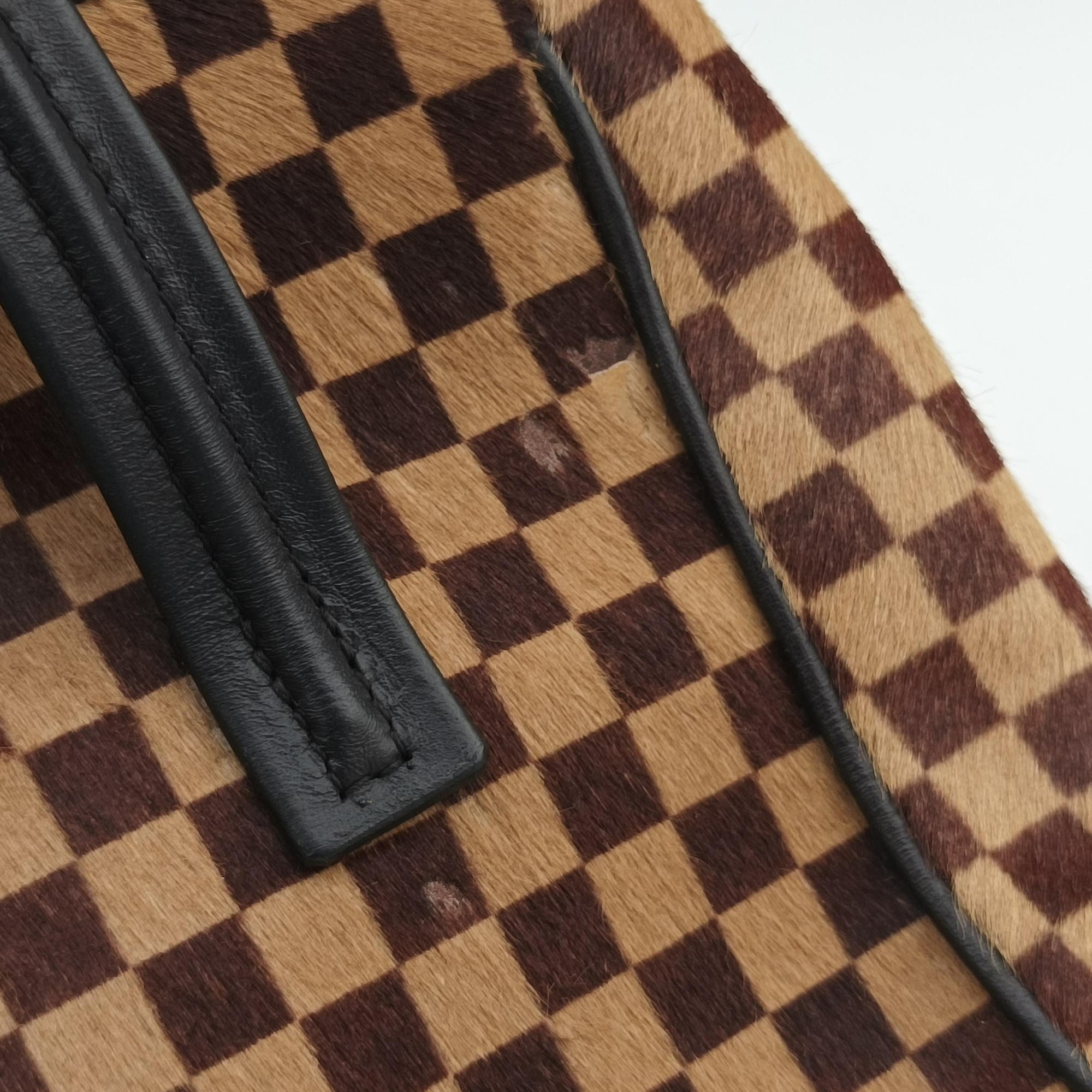 Lion Damier Sauvage Brown × Ebene × Checkerboard Pony Hair × Calf Leather M92131 CE1013ライオン ダミエソバージュ ブラウン × エベヌ ハラコ × レザー M92131 CE1013