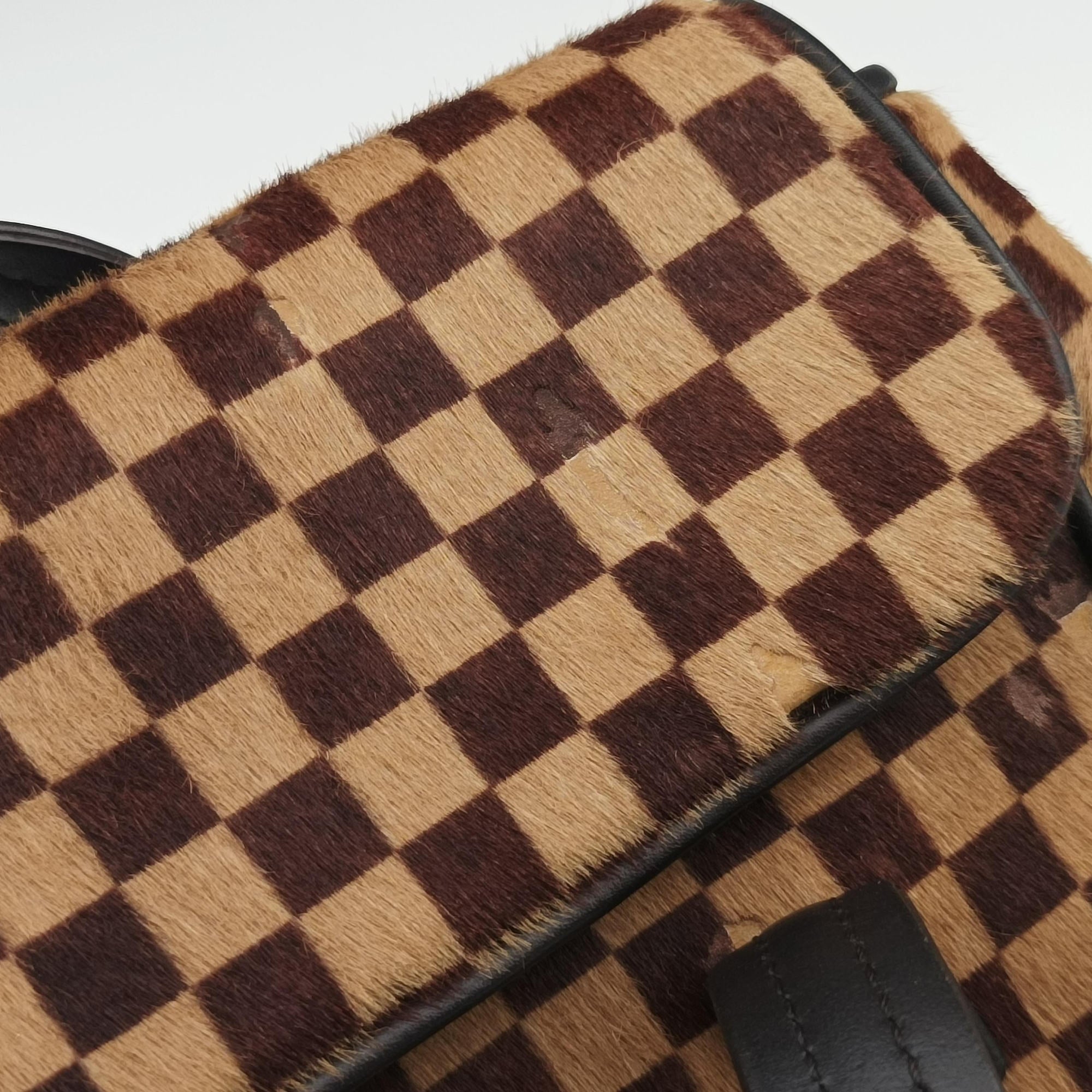 Lion Damier Sauvage Brown × Ebene × Checkerboard Pony Hair × Calf Leather M92131 CE1013ライオン ダミエソバージュ ブラウン × エベヌ ハラコ × レザー M92131 CE1013