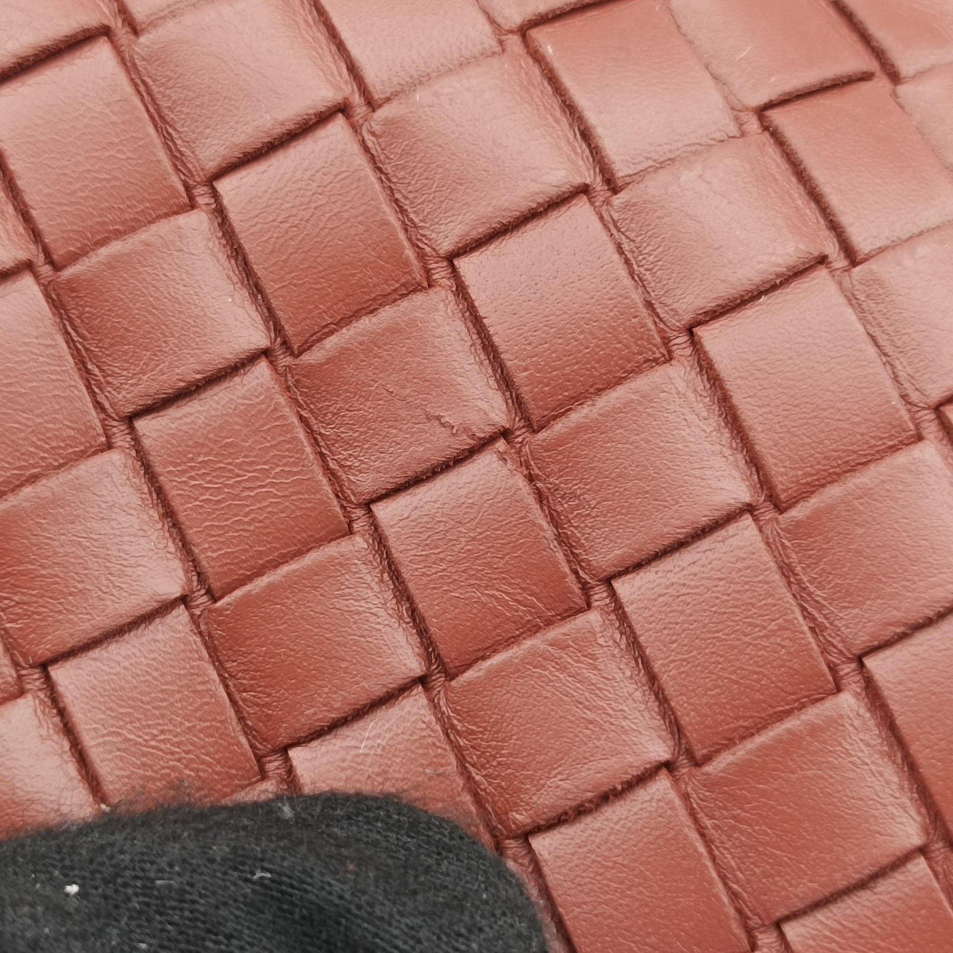 Intrecciato Red lambskin B01402325Dイントレチャート レッド ラムスキン B01402325D
