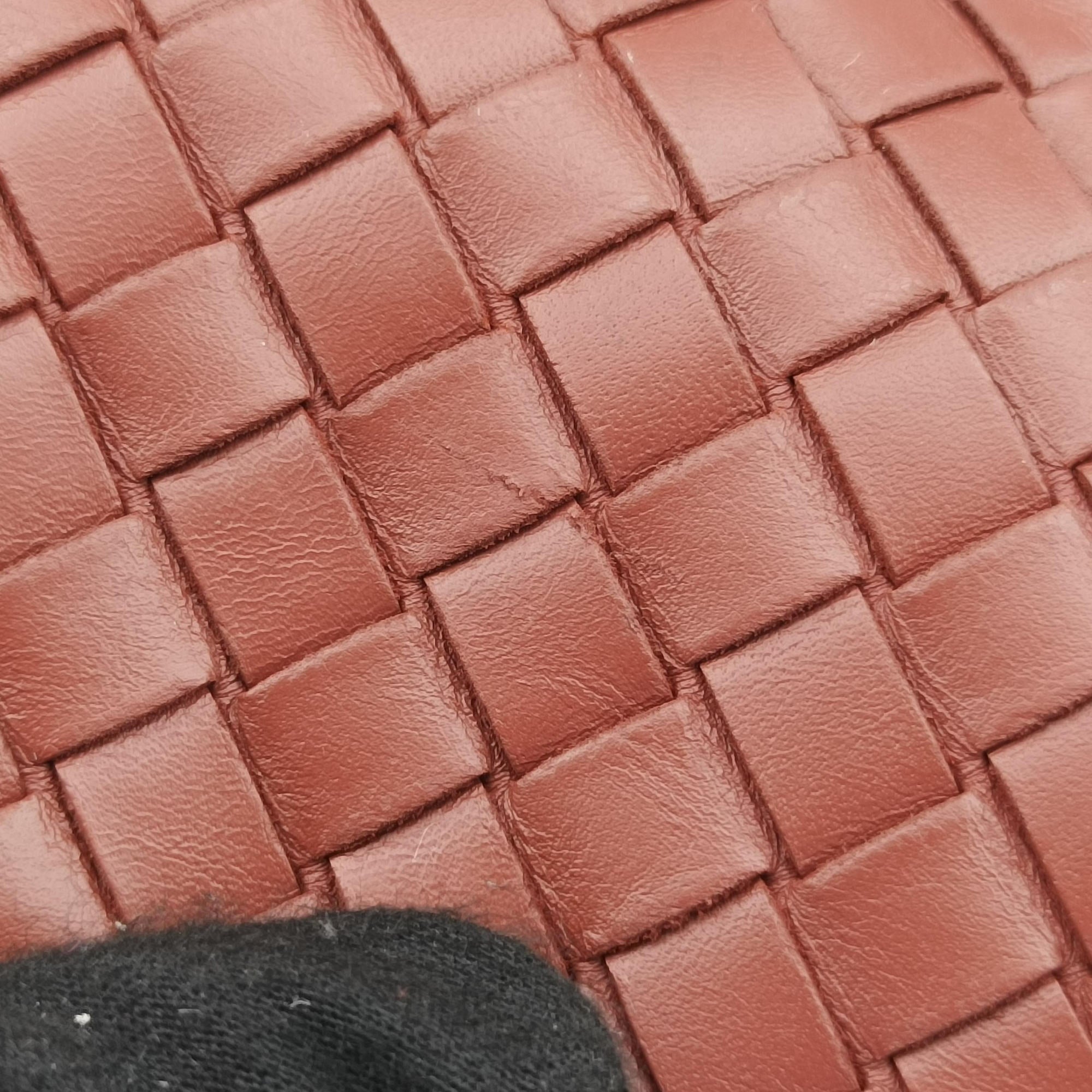 Intrecciato Red lambskin B01402325Dイントレチャート レッド ラムスキン B01402325D