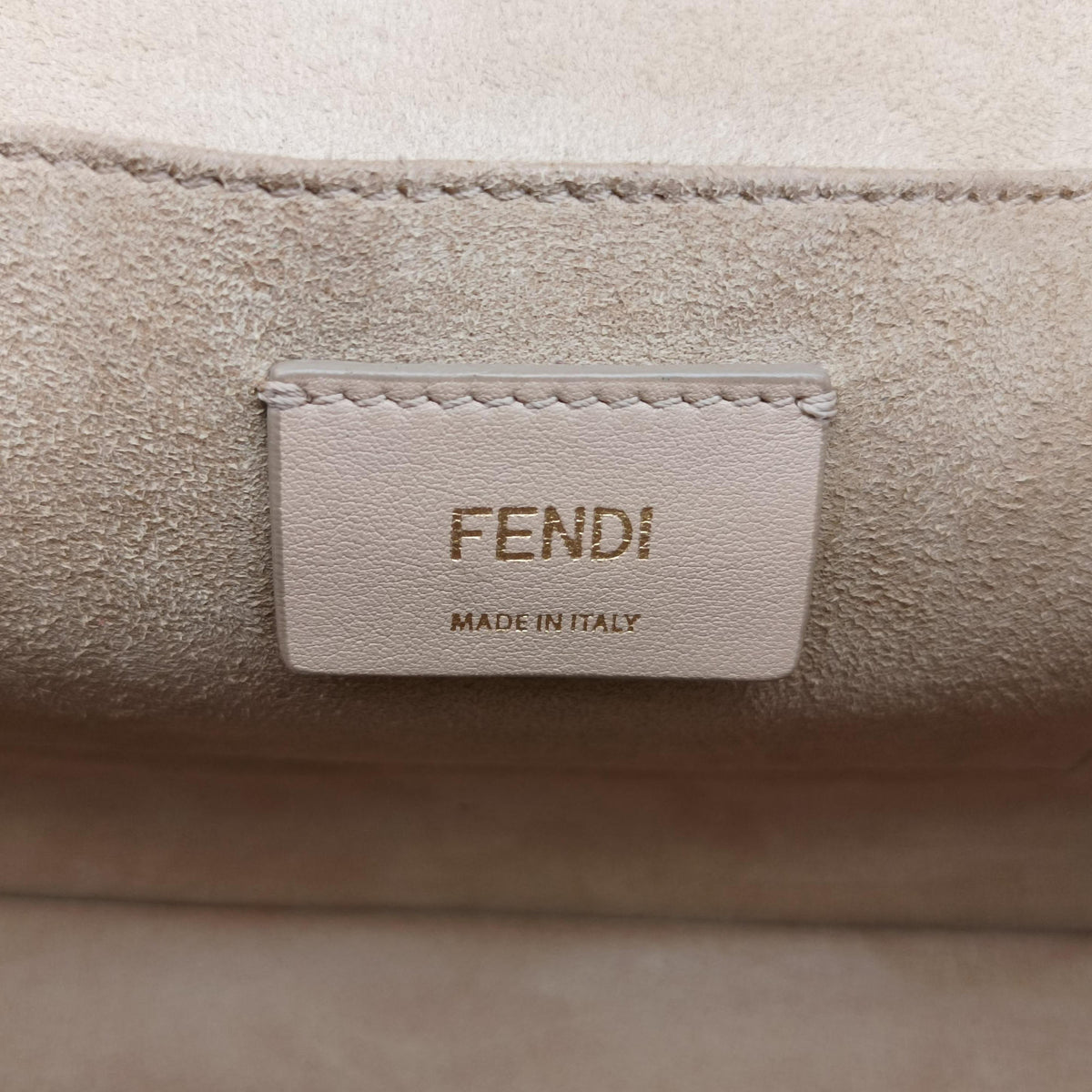 Pre-owned Fendi Kan I Black Leather 8BT283 shoulderbag | stylenewstar