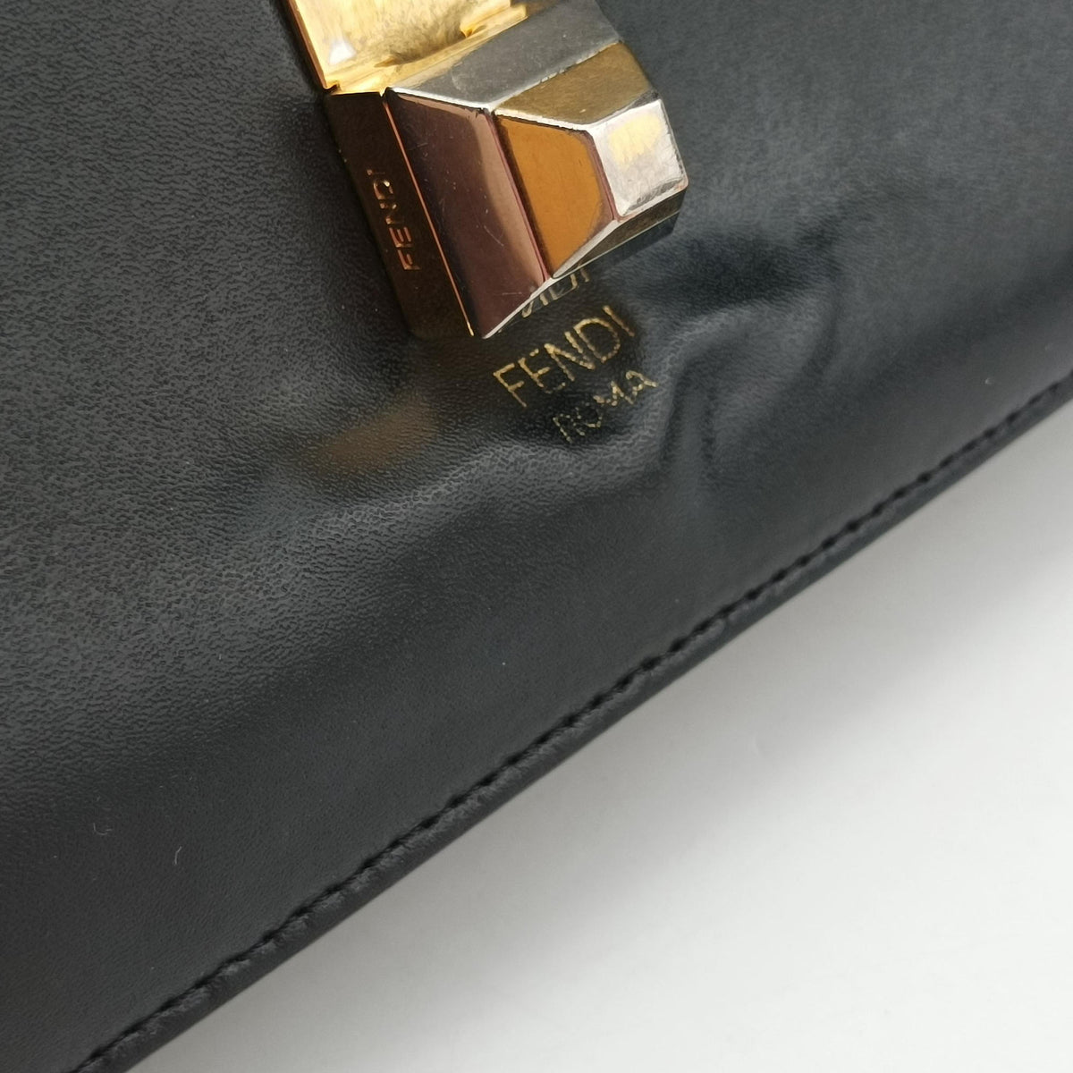 Pre-owned Fendi Kan I Black Leather 8BT283 shoulderbag | stylenewstar