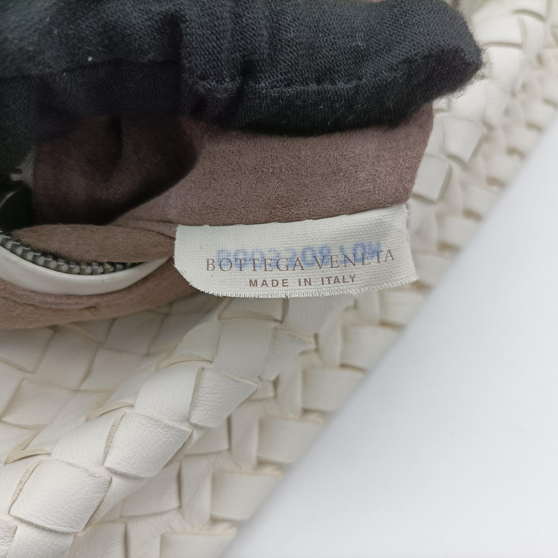 Intrecciato White lambskin B00330870Mイントレチャート ホワイト ラムスキン B00330870M