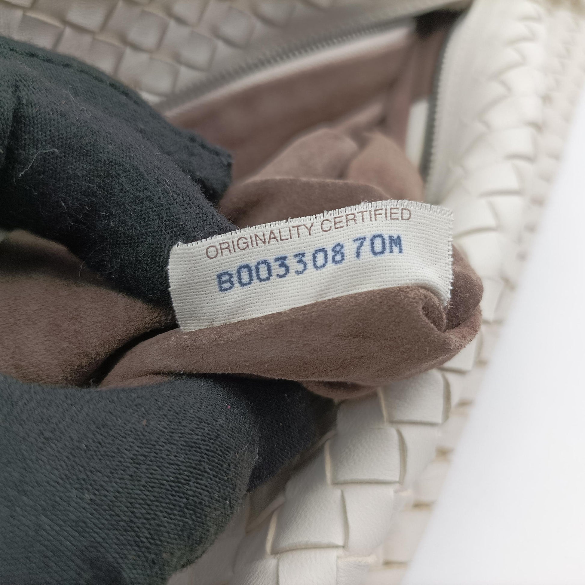Intrecciato White lambskin B00330870Mイントレチャート ホワイト ラムスキン B00330870M