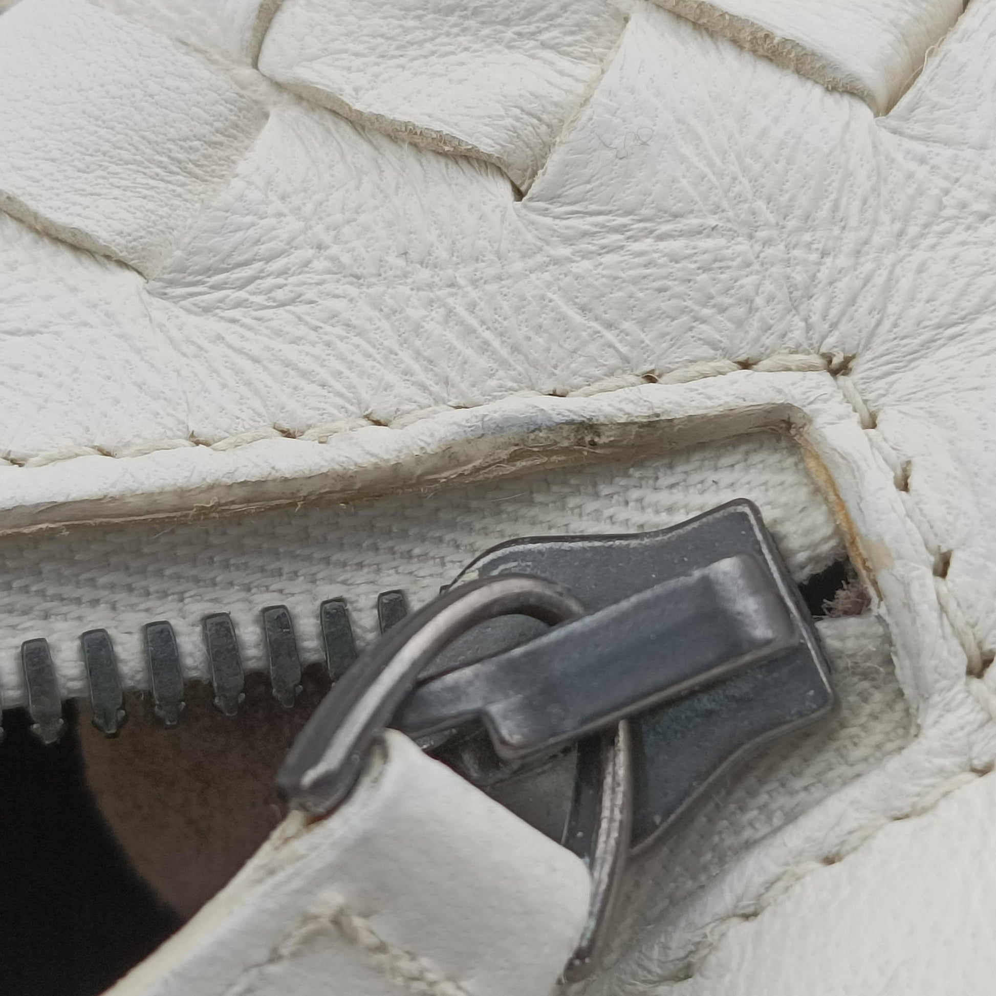 Intrecciato White lambskin B00330870Mイントレチャート ホワイト ラムスキン B00330870M