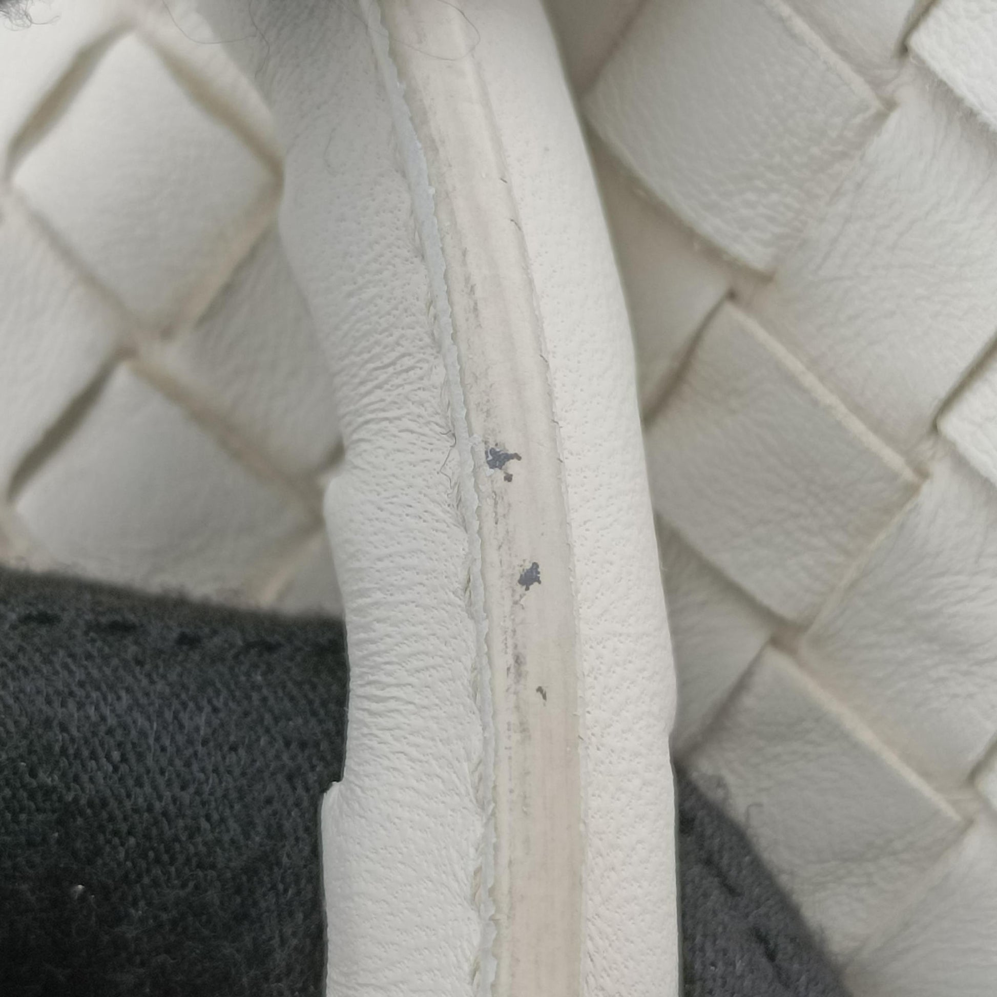 Intrecciato White lambskin B00330870Mイントレチャート ホワイト ラムスキン B00330870M