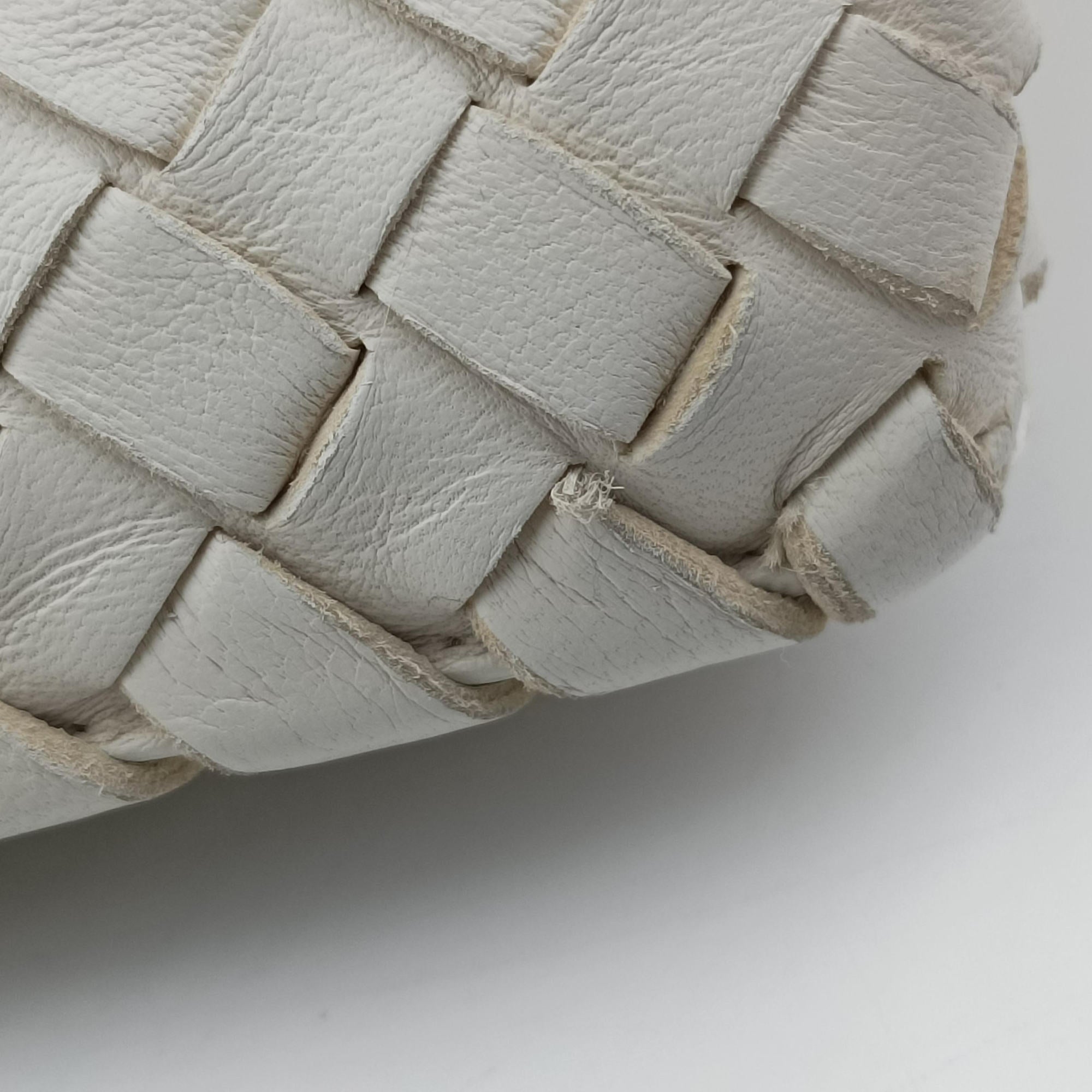 Intrecciato White lambskin B00330870Mイントレチャート ホワイト ラムスキン B00330870M