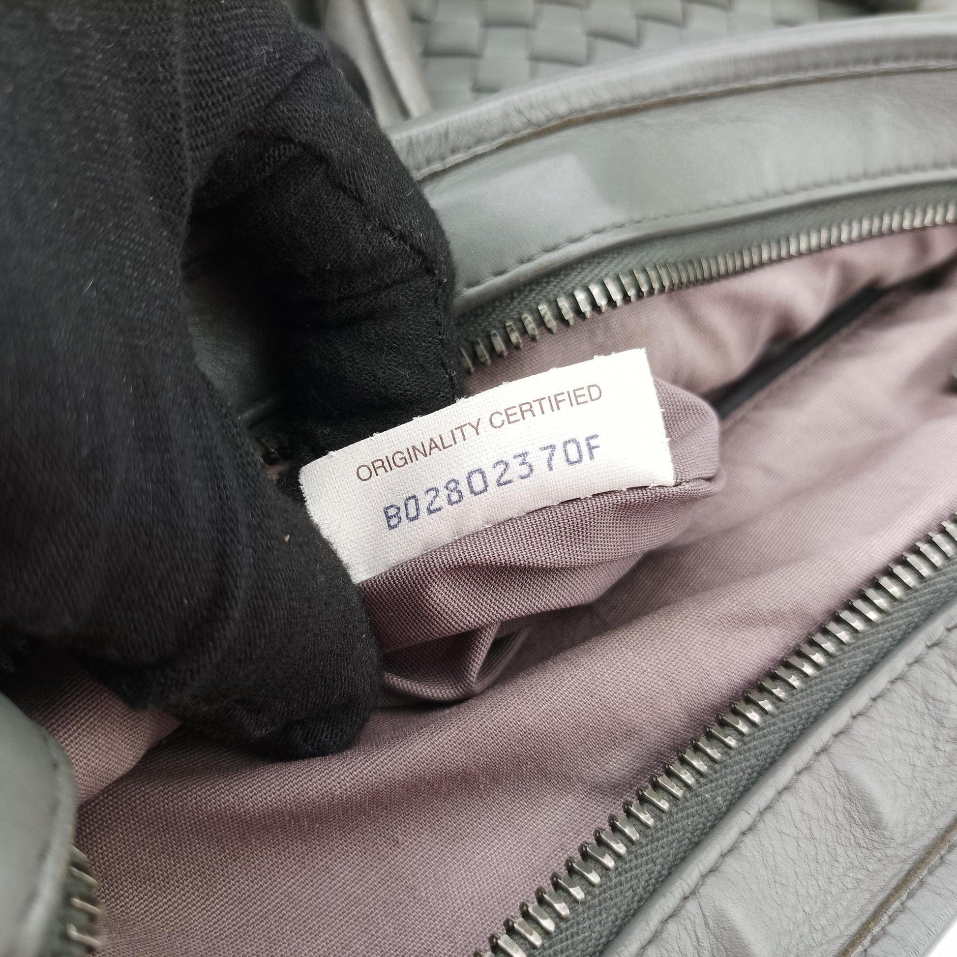 Intrecciato Grey lambskin B02802370Fイントレチャート グレー ラムスキン B02802370F