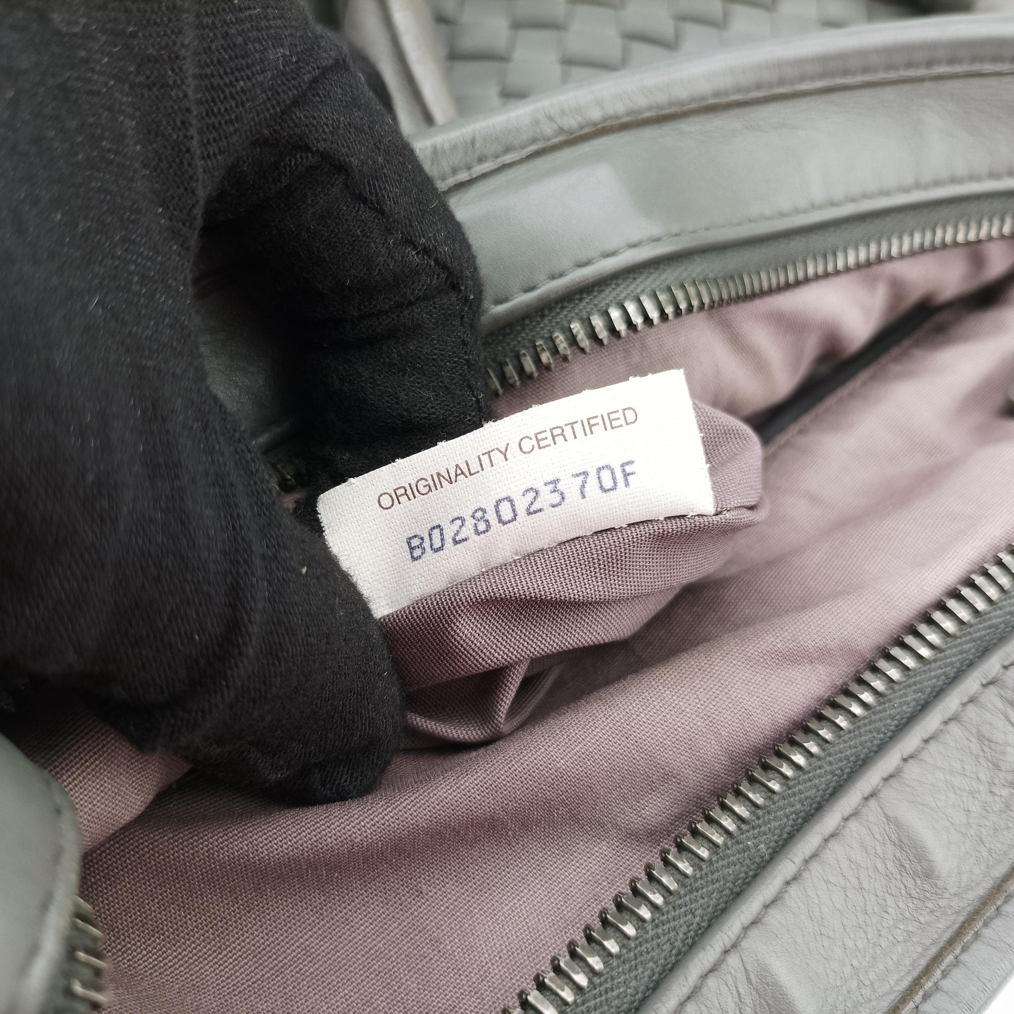 Intrecciato Grey lambskin B02802370Fイントレチャート グレー ラムスキン B02802370F