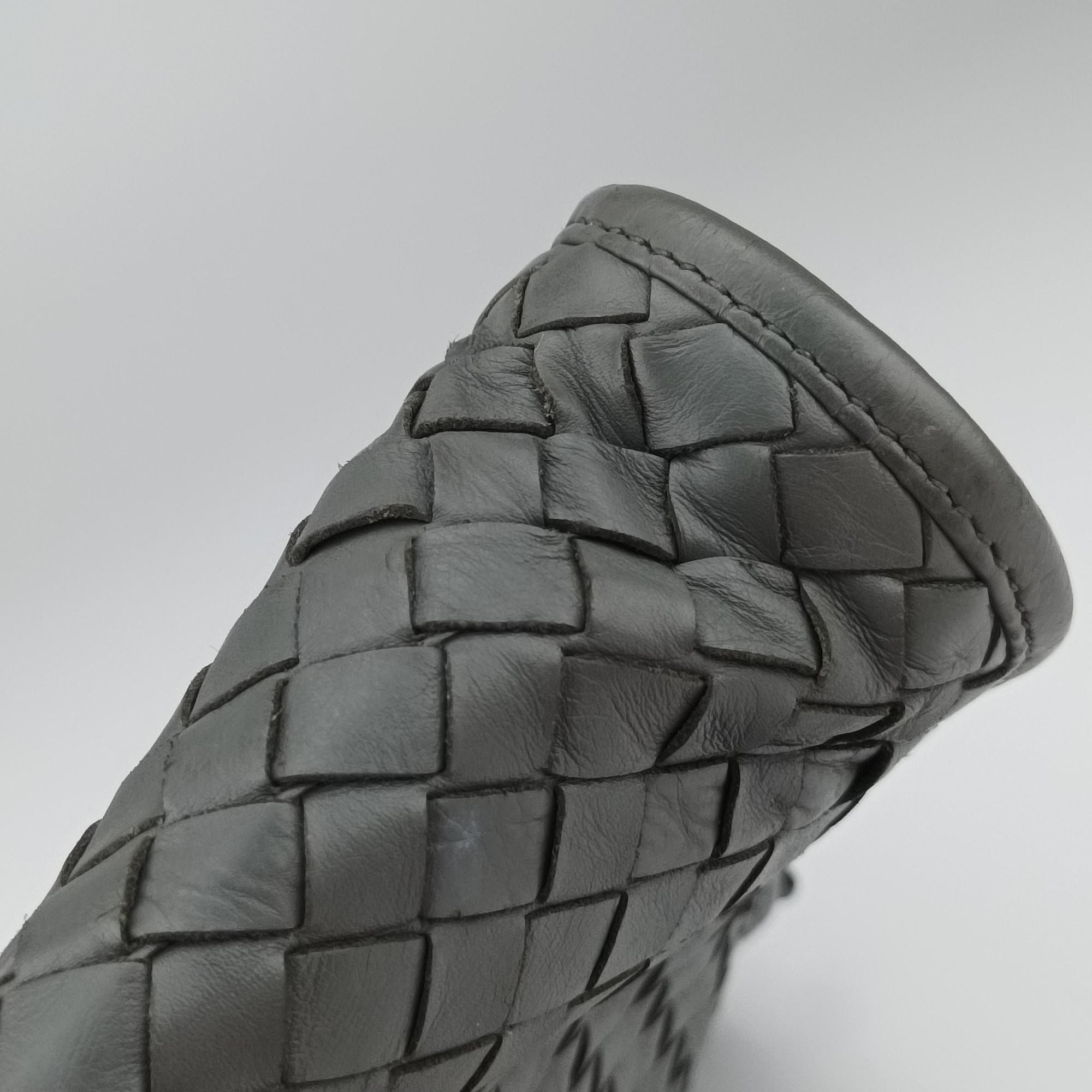 Intrecciato Grey lambskin B02802370Fイントレチャート グレー ラムスキン B02802370F