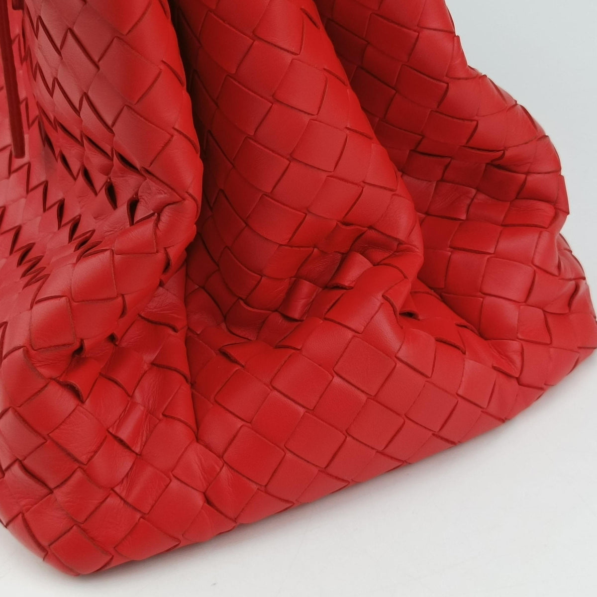 Pre-owned Bottega Veneta Roma Intrecciato Red lambskin  shoulderbag | stylenewstar