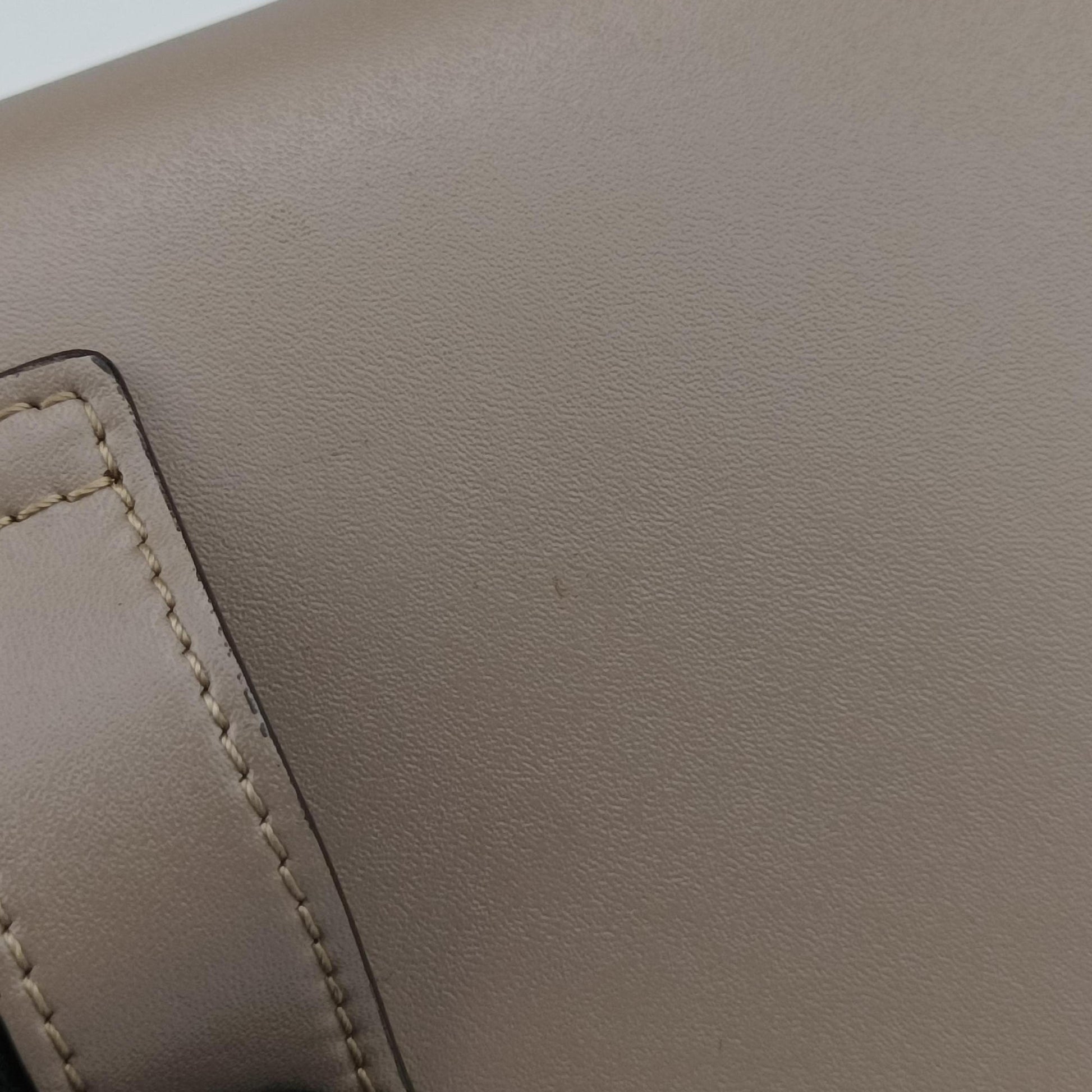 F is Beige Leather 8BM005 8BM005 A0KK 189-8210エフ イズ ベージュ レザー 8BM005 8BM005 A0KK 189-8210