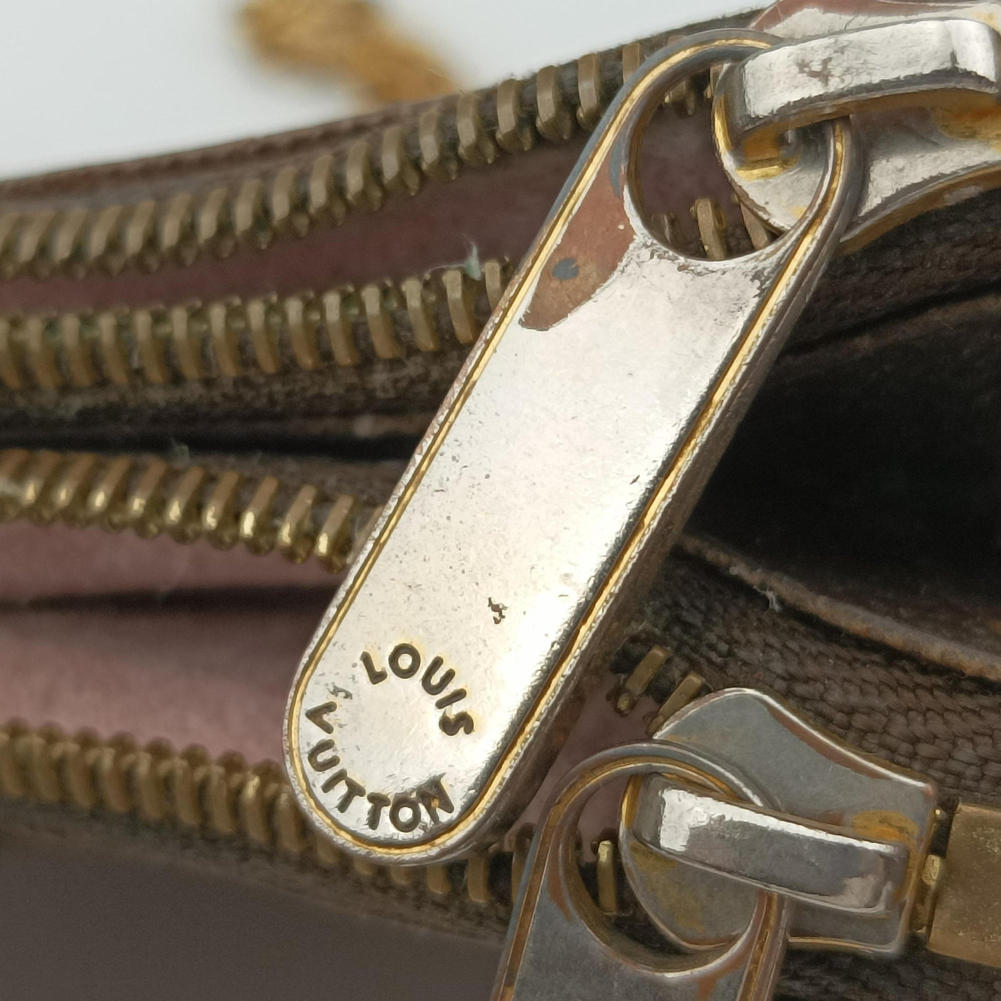 Pochette Double Zip Blooming Flowers brown×multicolor Monogram Canvas×calf leather M63905 GI0199ポシェット ドゥーブルジップ ブルーミングフラワー モノグラム/ブラウン×マルチカラー モノグラムキャンバス×カーフレザー M63905 GI0199
