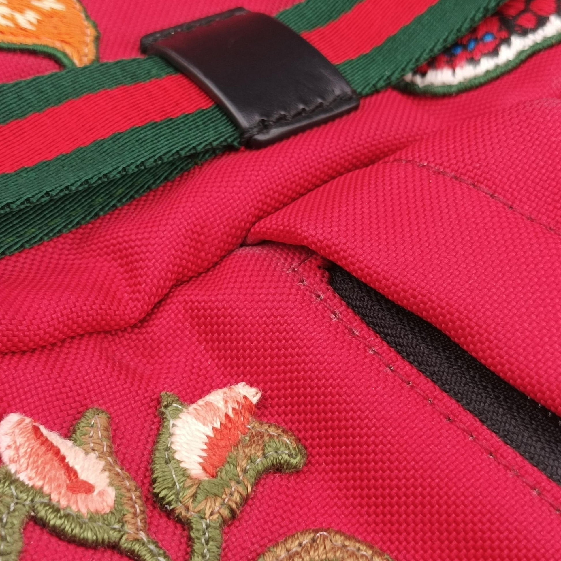 Techno Vintage Web L'Aveugle Par Amour Embroidered Red canvas 478327 A02199779テクノ ヴィンテージ ウェブ ラヴーグル パル アムール 刺繍 レッド キャンバス 478327 A02199779