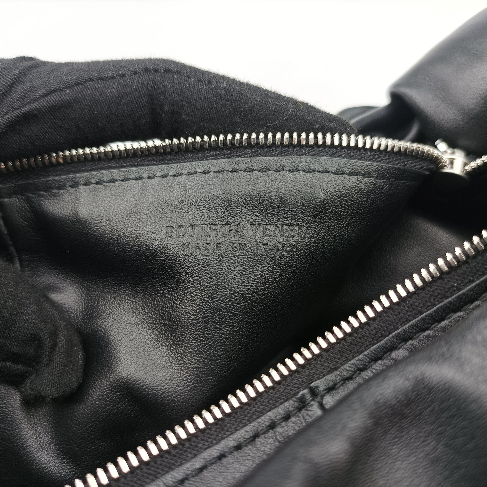 Double Knot Black lambskin P01811968Gダブルノット ミニ ブラック ラムスキン P01811968G