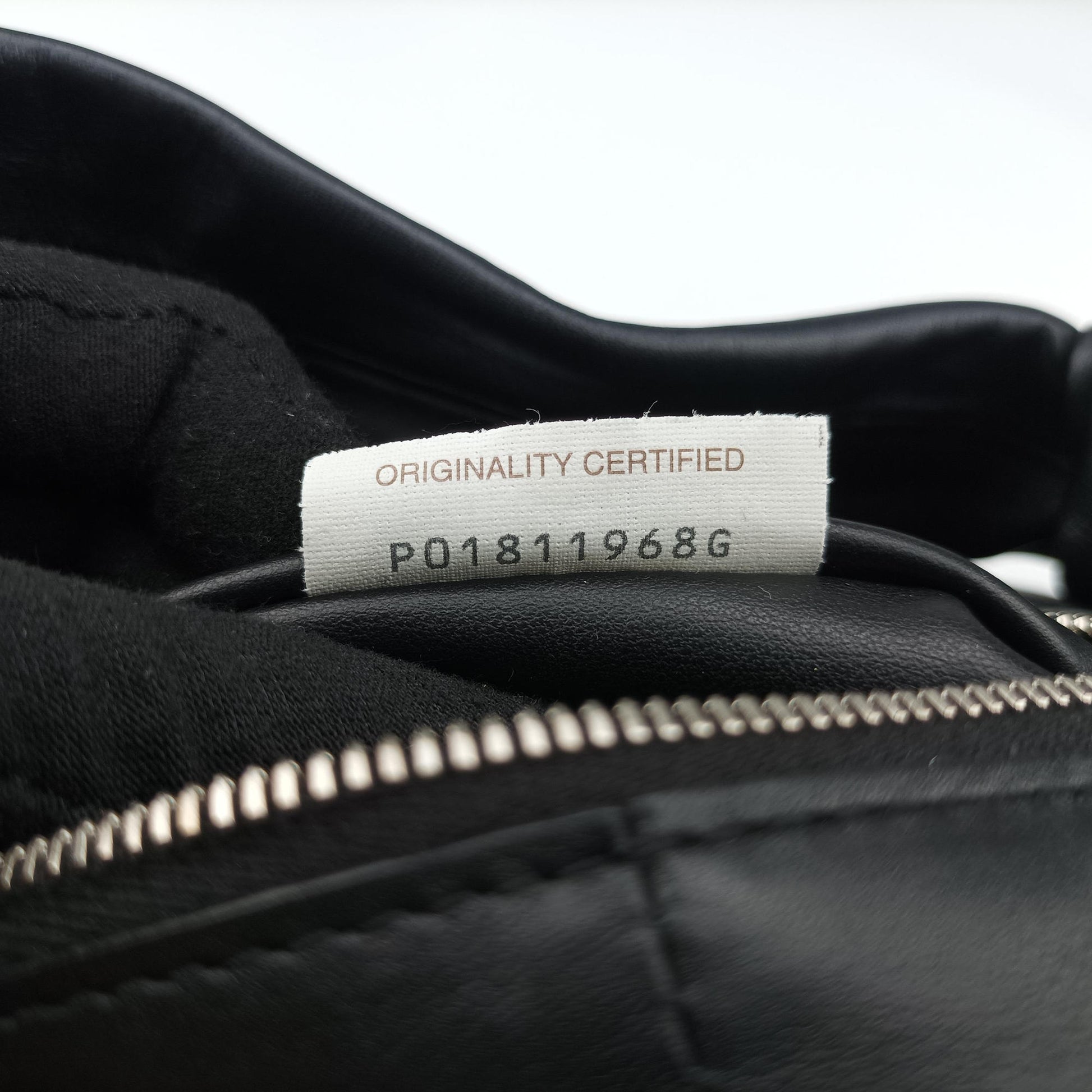 Double Knot Black lambskin P01811968Gダブルノット ミニ ブラック ラムスキン P01811968G