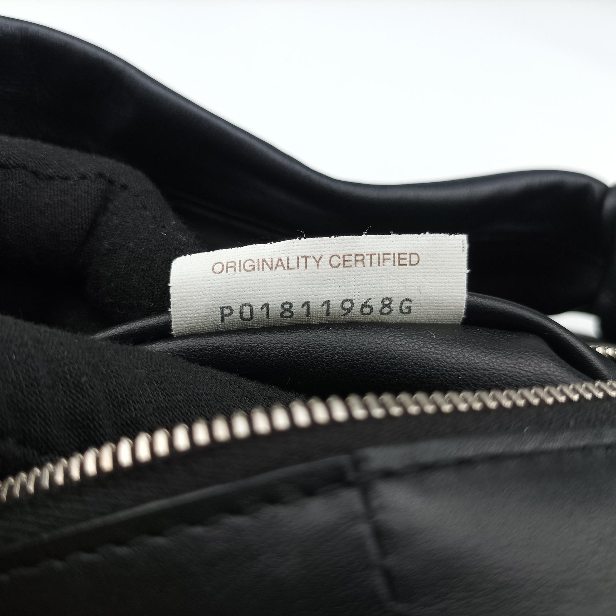 Double Knot Black lambskin P01811968Gダブルノット ミニ ブラック ラムスキン P01811968G