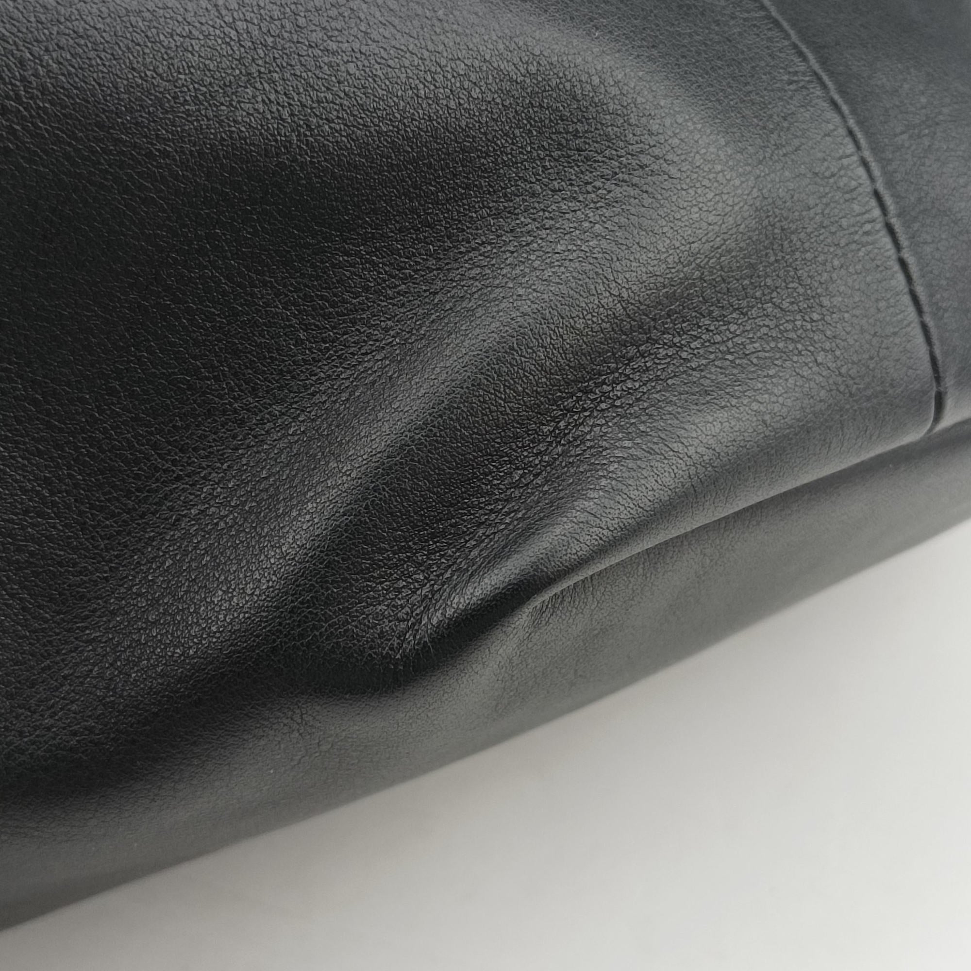 Double Knot Black lambskin P01811968Gダブルノット ミニ ブラック ラムスキン P01811968G