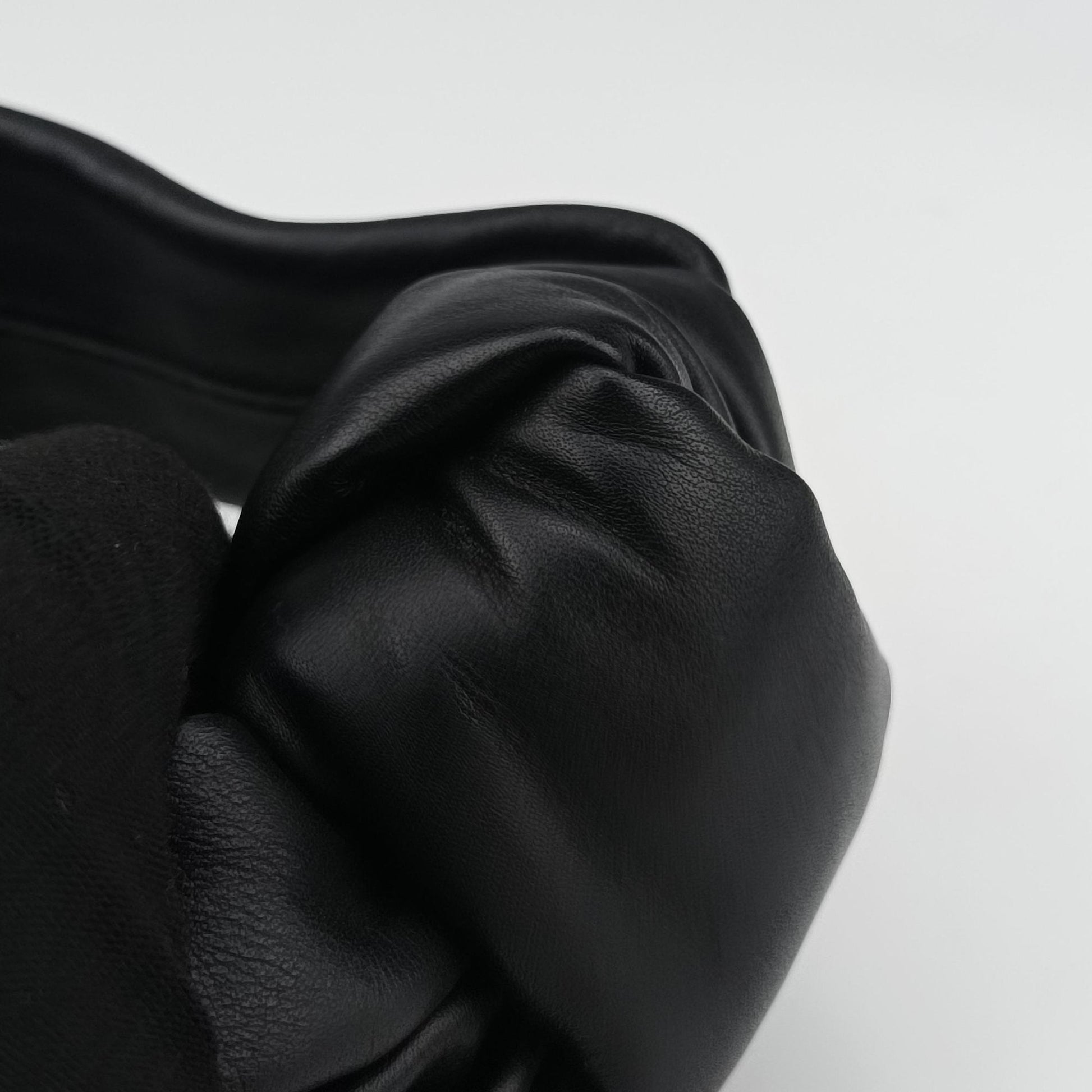 Double Knot Black lambskin P01811968Gダブルノット ミニ ブラック ラムスキン P01811968G