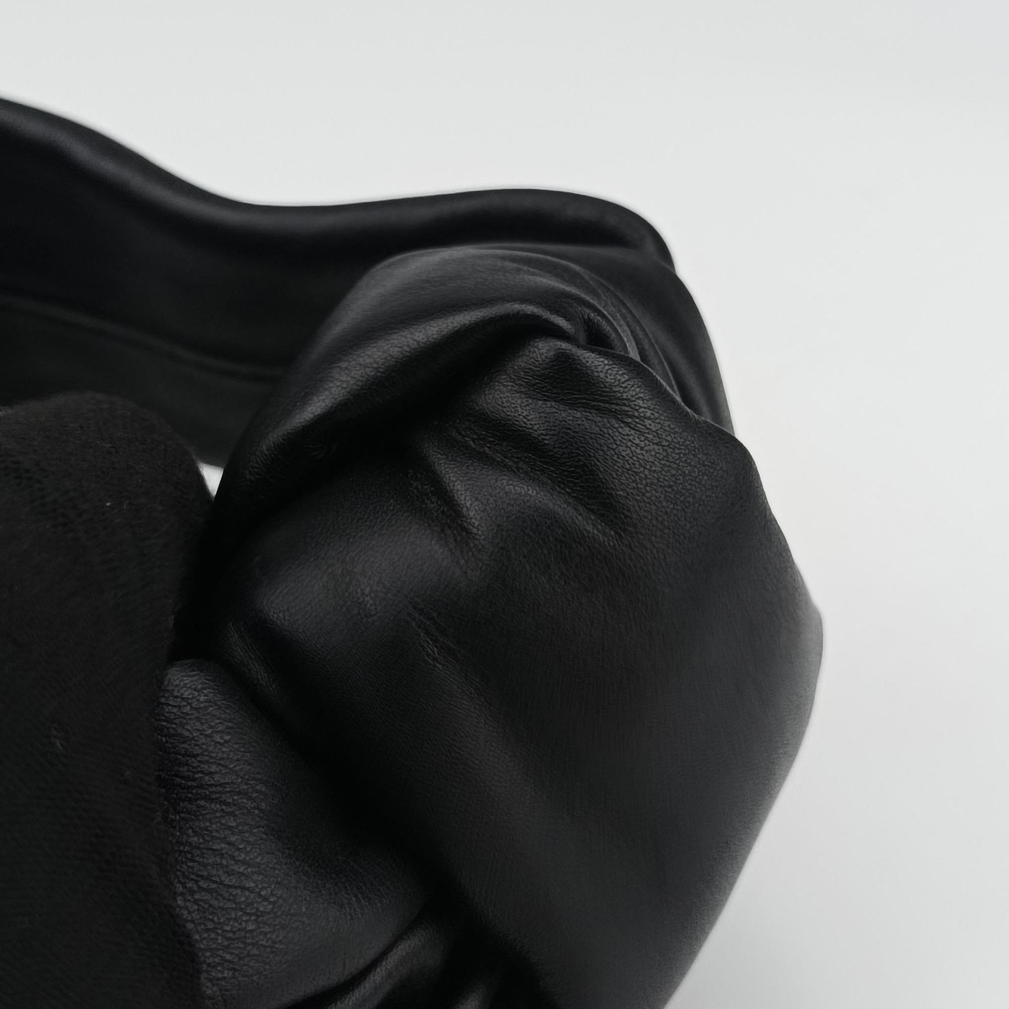 Double Knot Black lambskin P01811968Gダブルノット ミニ ブラック ラムスキン P01811968G