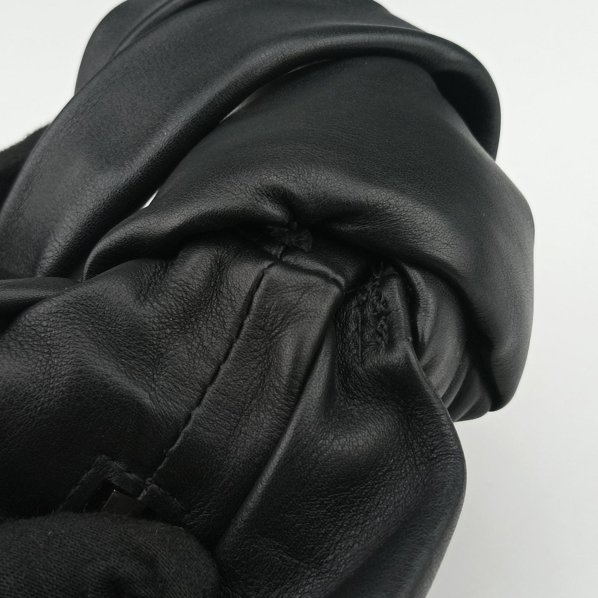 Double Knot Black lambskin P01811968Gダブルノット ミニ ブラック ラムスキン P01811968G