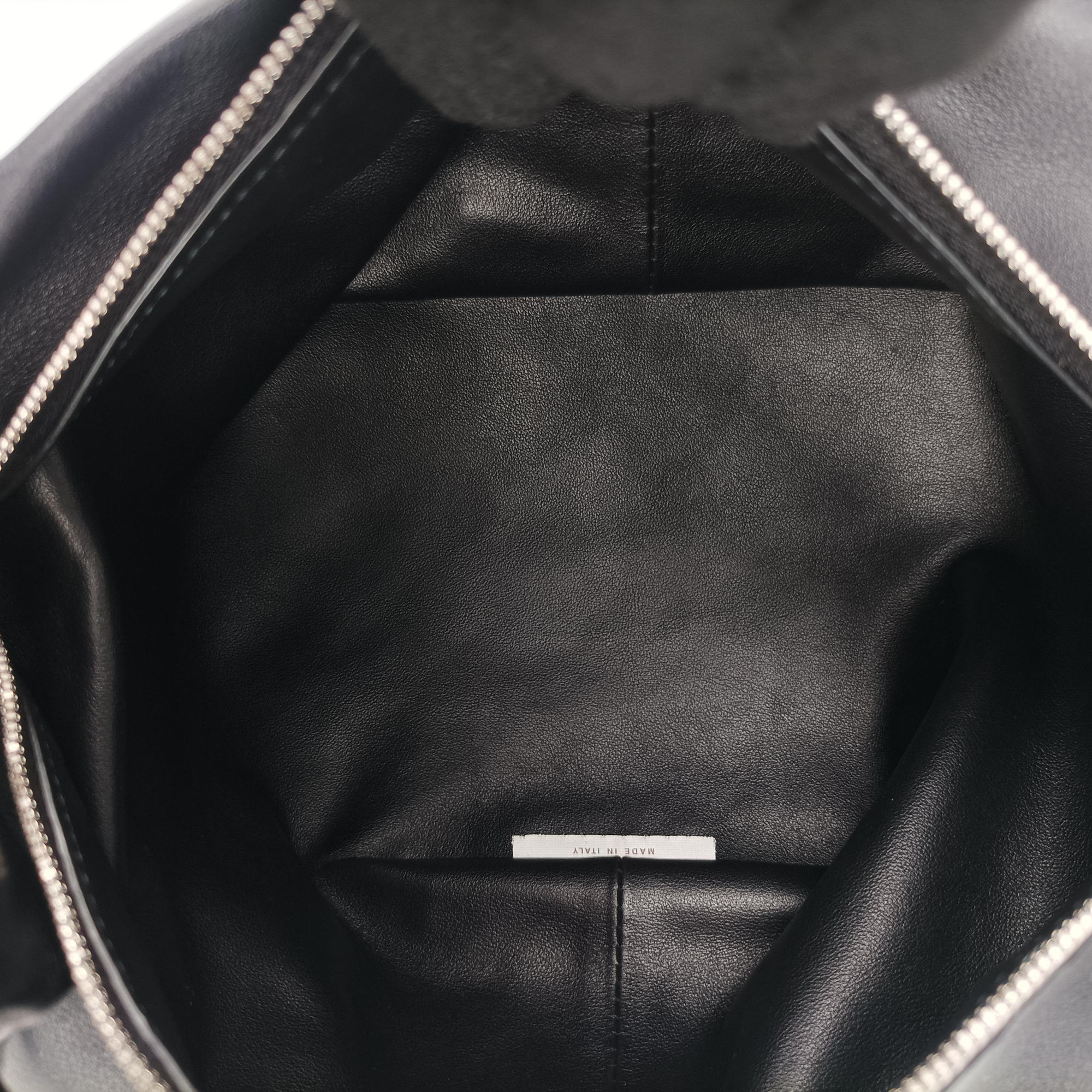 Double Knot Black lambskin P01811968Gダブルノット ミニ ブラック ラムスキン P01811968G