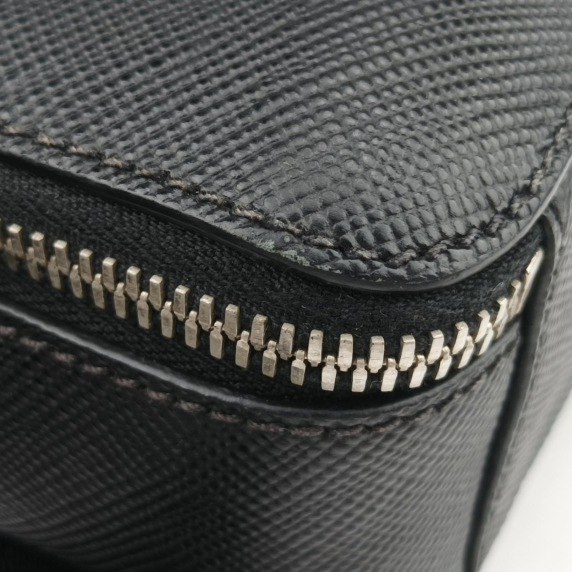 Messenger Black Saffiano leather 2VH004 8メッセンジャー ブラック サフィアーノレザー 2VH004 8