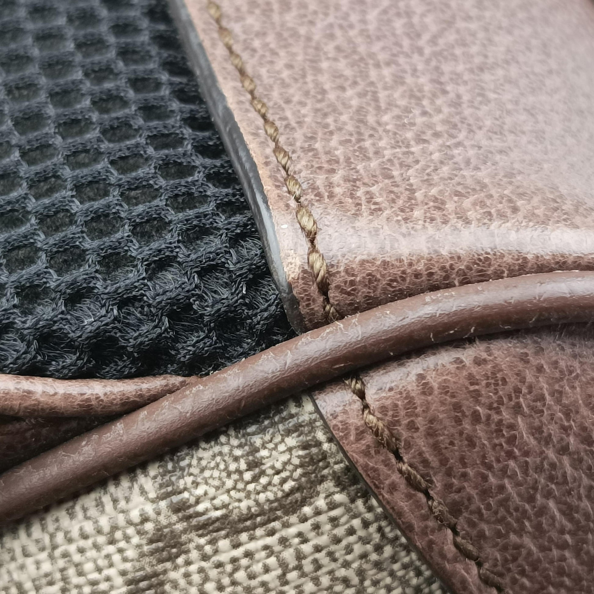 The Three Little Pigs Brown×Multicolour PVC coated canvas 552884 C027878581三匹のこぶた ブラウン×マルチカラー PVCコーティングキャンバス 552884 C027878581
