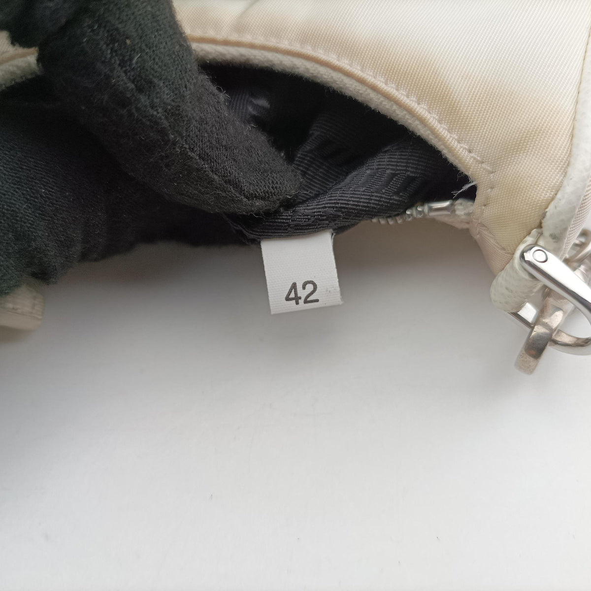 Re-Edition Nylon Mini White nylon 1TT122 42リエディションナイロンミニ ホワイト ナイロン 1TT122 42