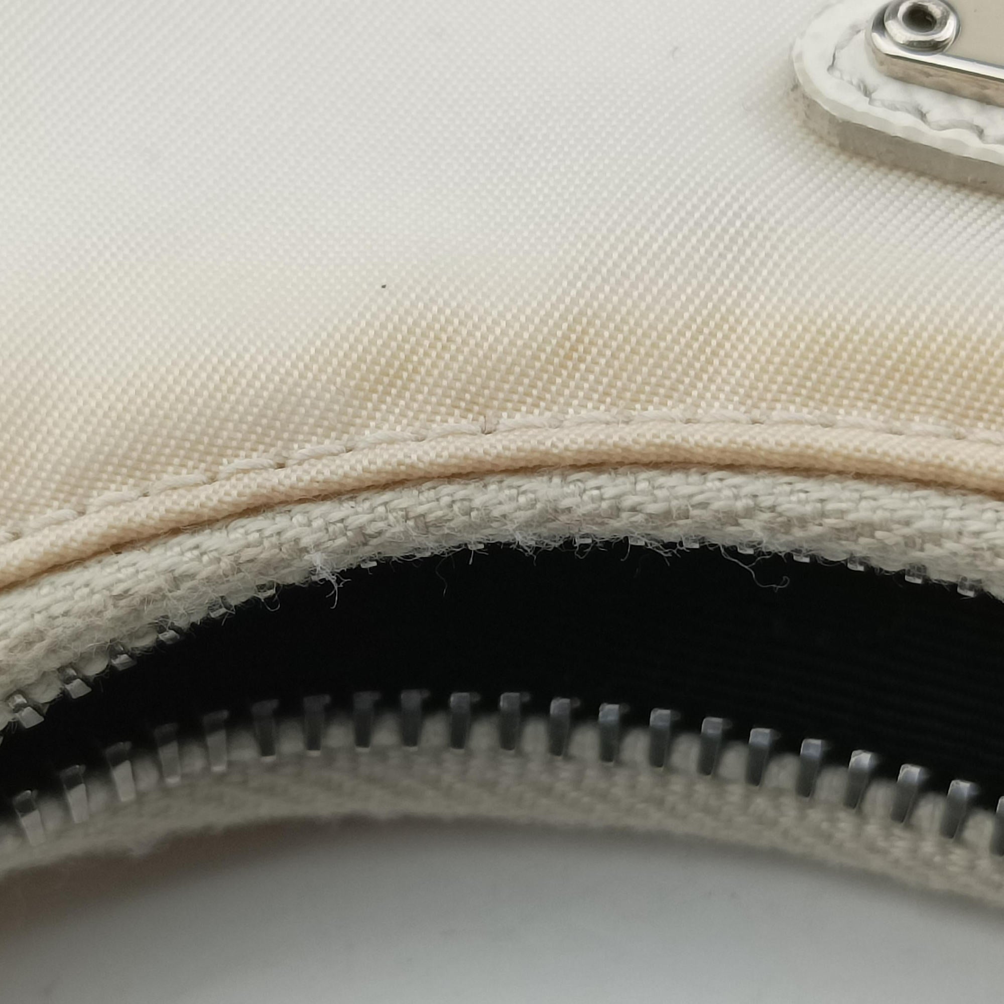 Re-Edition Nylon Mini White nylon 1TT122 42リエディションナイロンミニ ホワイト ナイロン 1TT122 42