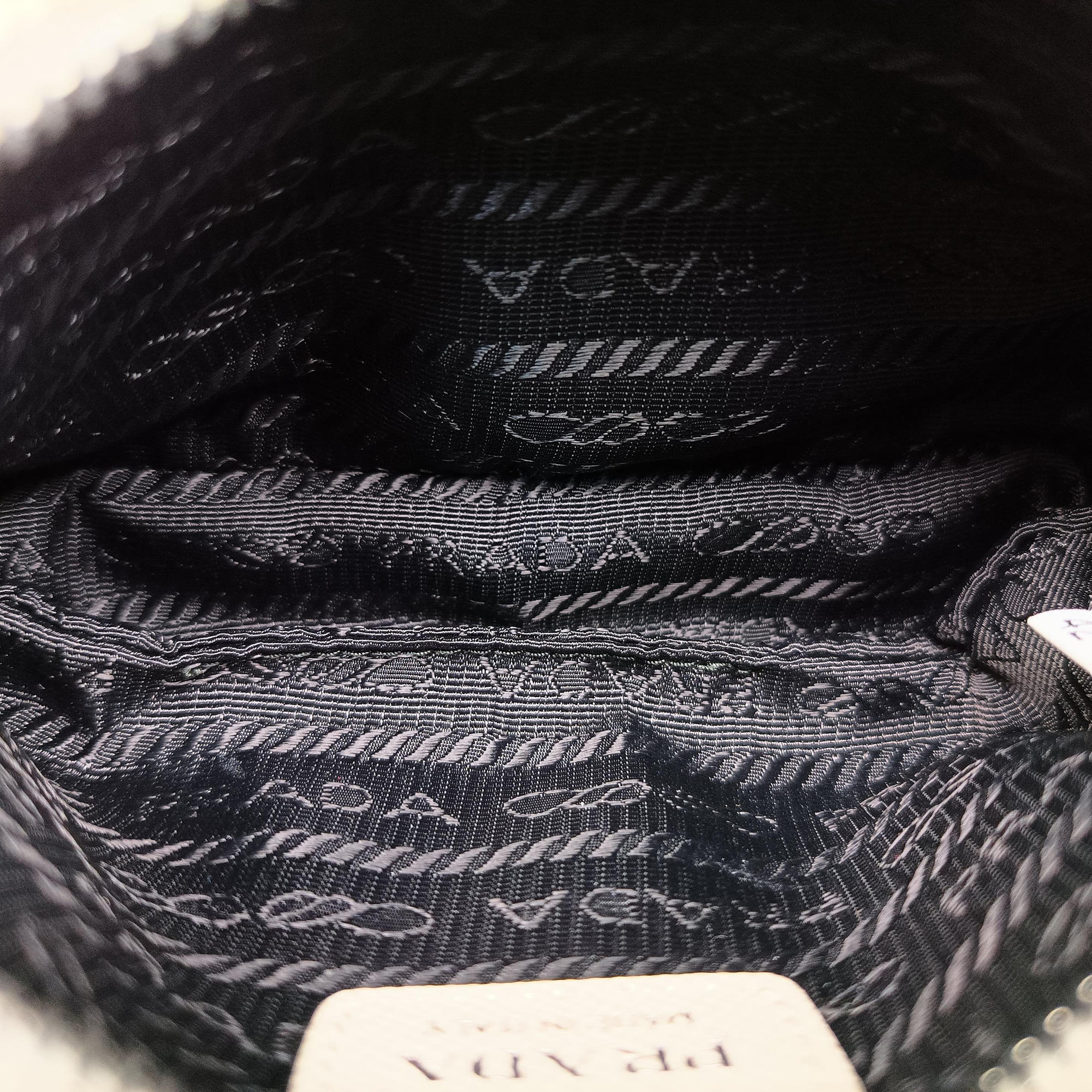 Re-Edition Nylon Mini White nylon 1TT122 42リエディションナイロンミニ ホワイト ナイロン 1TT122 42