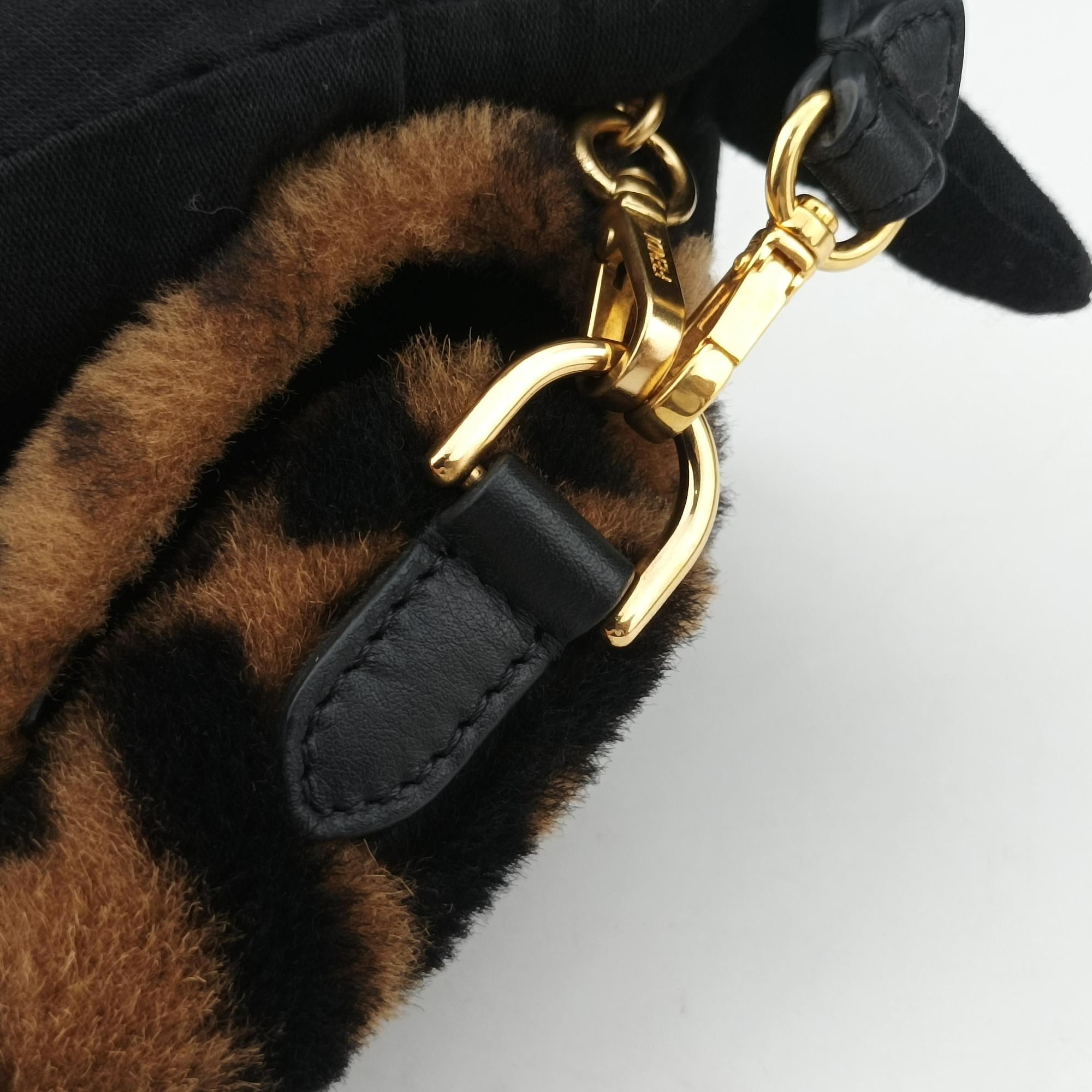 BAGUETTE Brown×Black fur 8BS017 8BS017-A8HP-209-10429バケット ブラウン×ブラック ファー 8BS017 8BS017-A8HP-209-10429