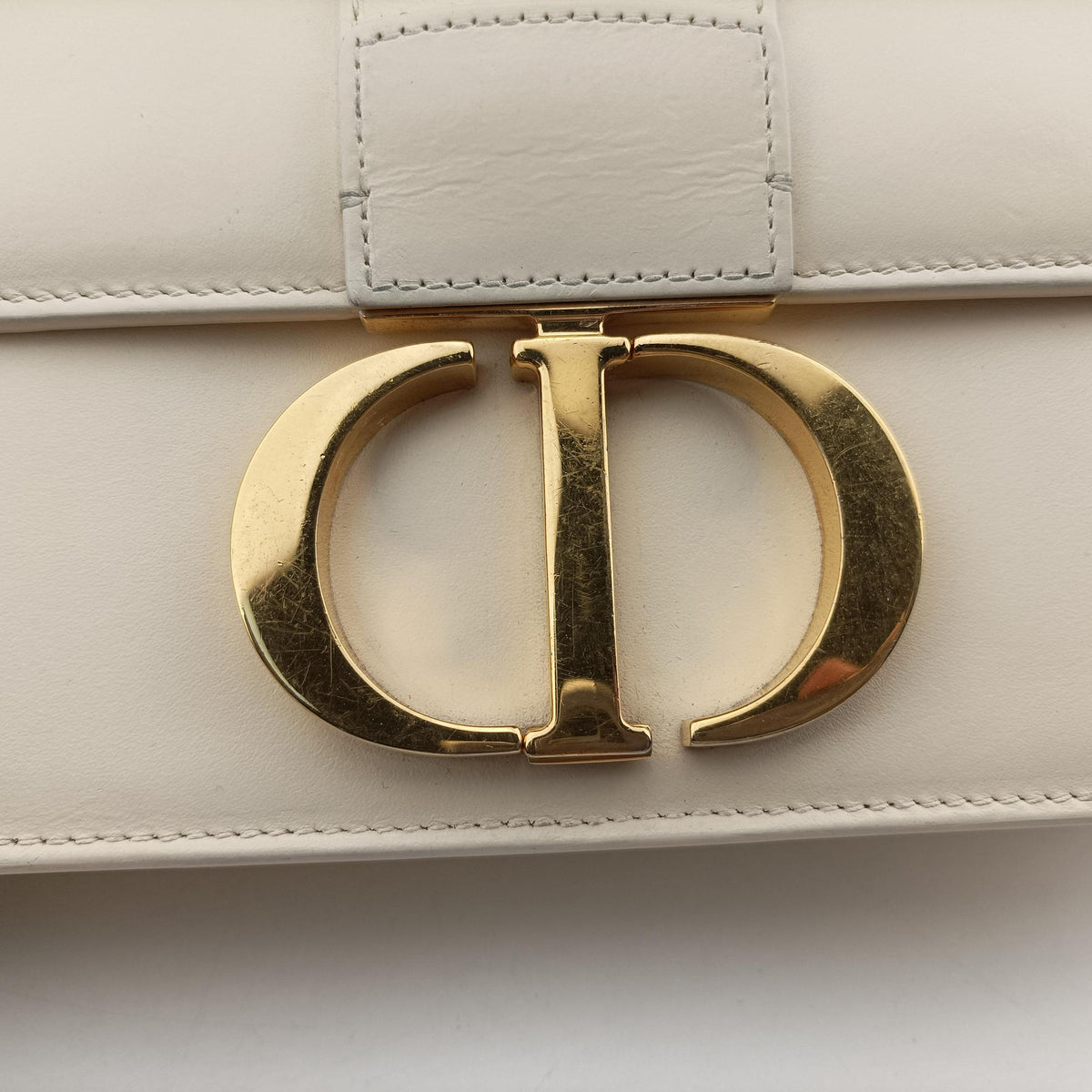 Secondhand Christian Dior 30 Montaigne White leather  shoulderbag | stylenewstar