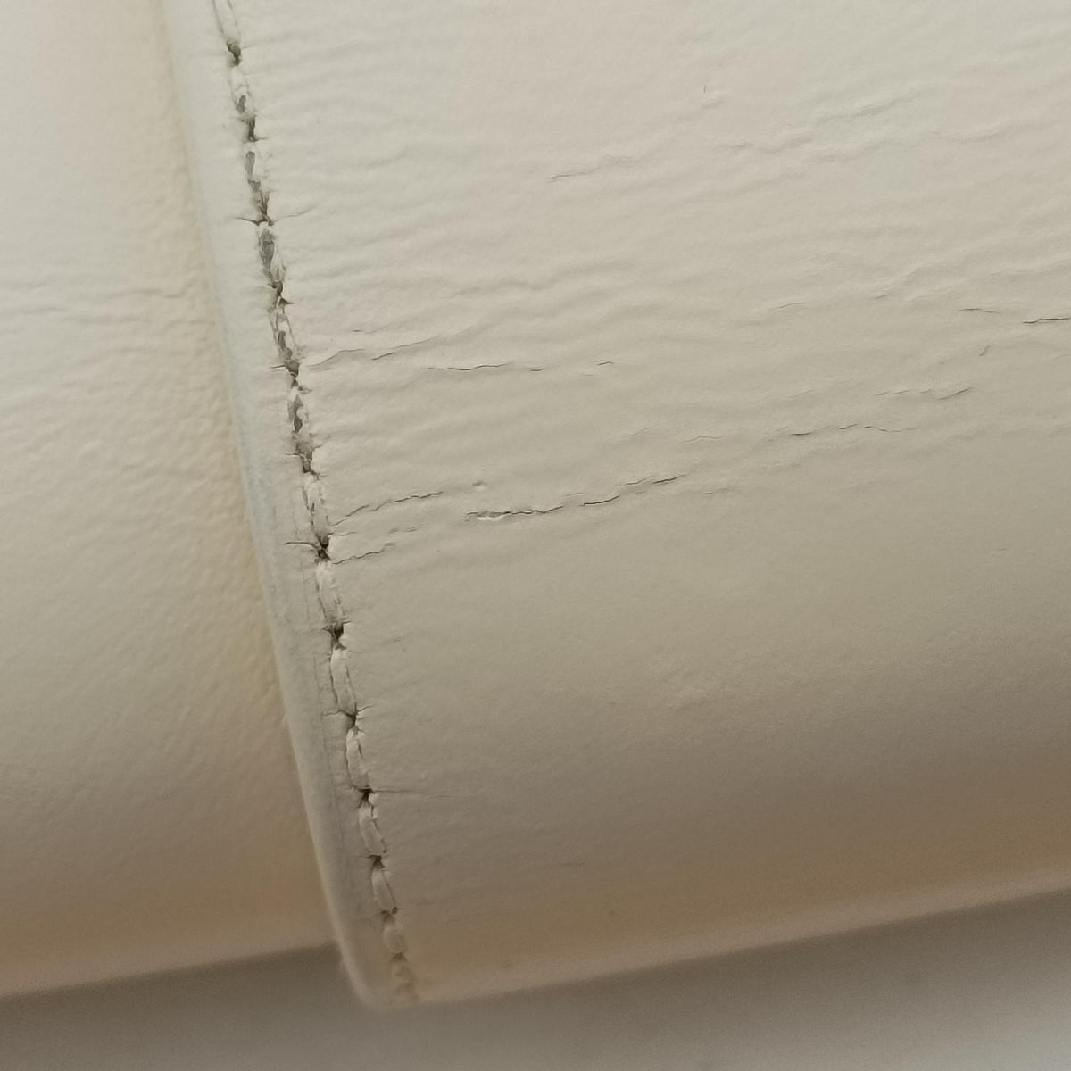 Secondhand Christian Dior 30 Montaigne White leather  shoulderbag | stylenewstar