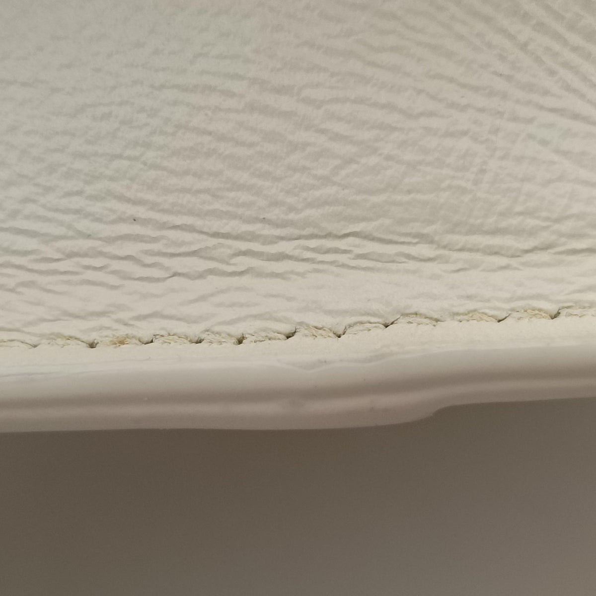 Secondhand Christian Dior 30 Montaigne White leather  shoulderbag | stylenewstar
