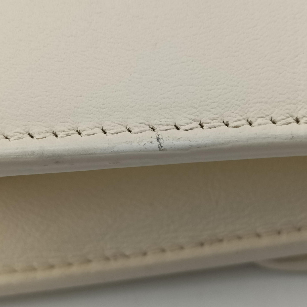 Secondhand Christian Dior 30 Montaigne White leather  shoulderbag | stylenewstar