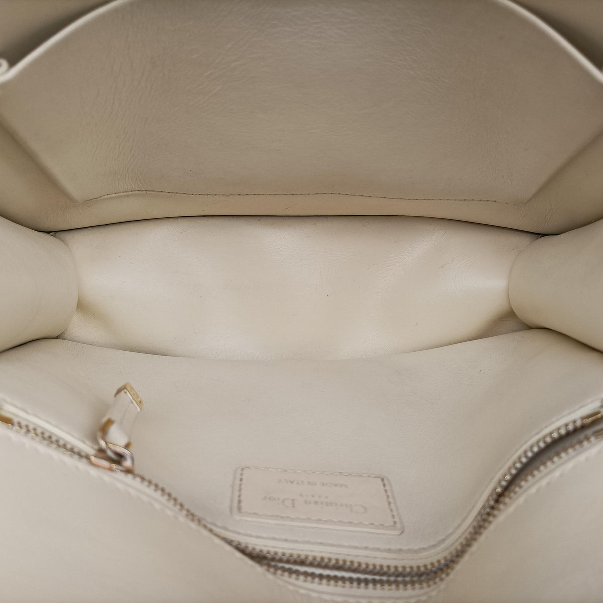 Secondhand Christian Dior 30 Montaigne White leather  shoulderbag | stylenewstar
