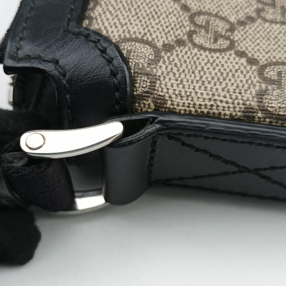 Vintage Gucci Web GG Supreme Messenger Beige×Multicolour PVC coated canvas 471454 shoulderbag | stylenewstar