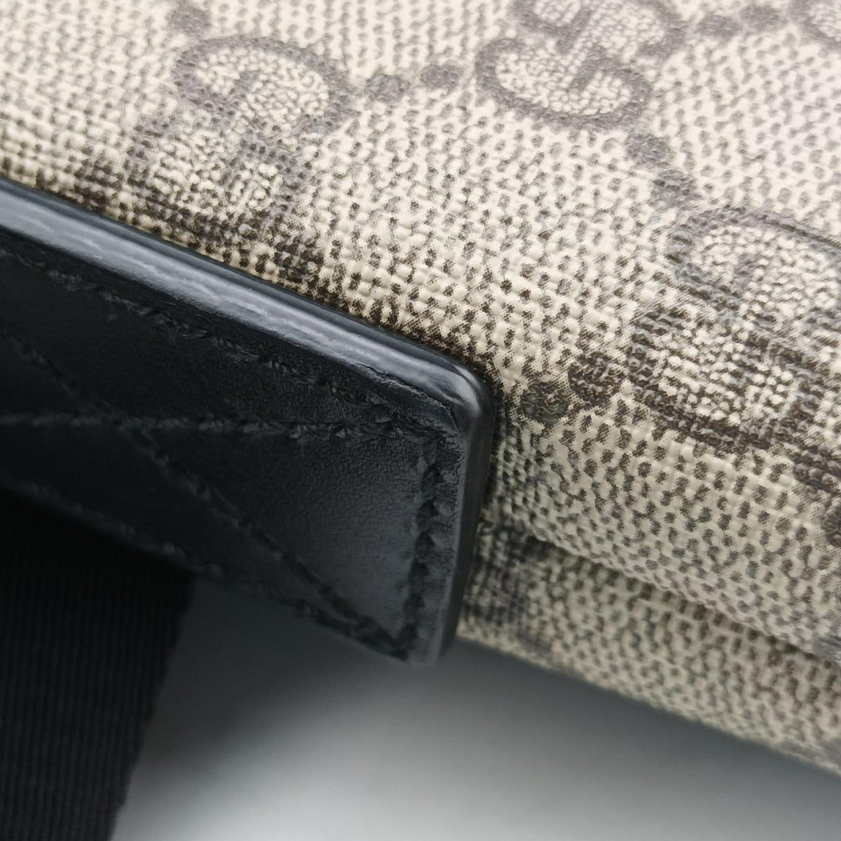 Vintage Gucci Web GG Supreme Messenger Beige×Multicolour PVC coated canvas 471454 shoulderbag | stylenewstar