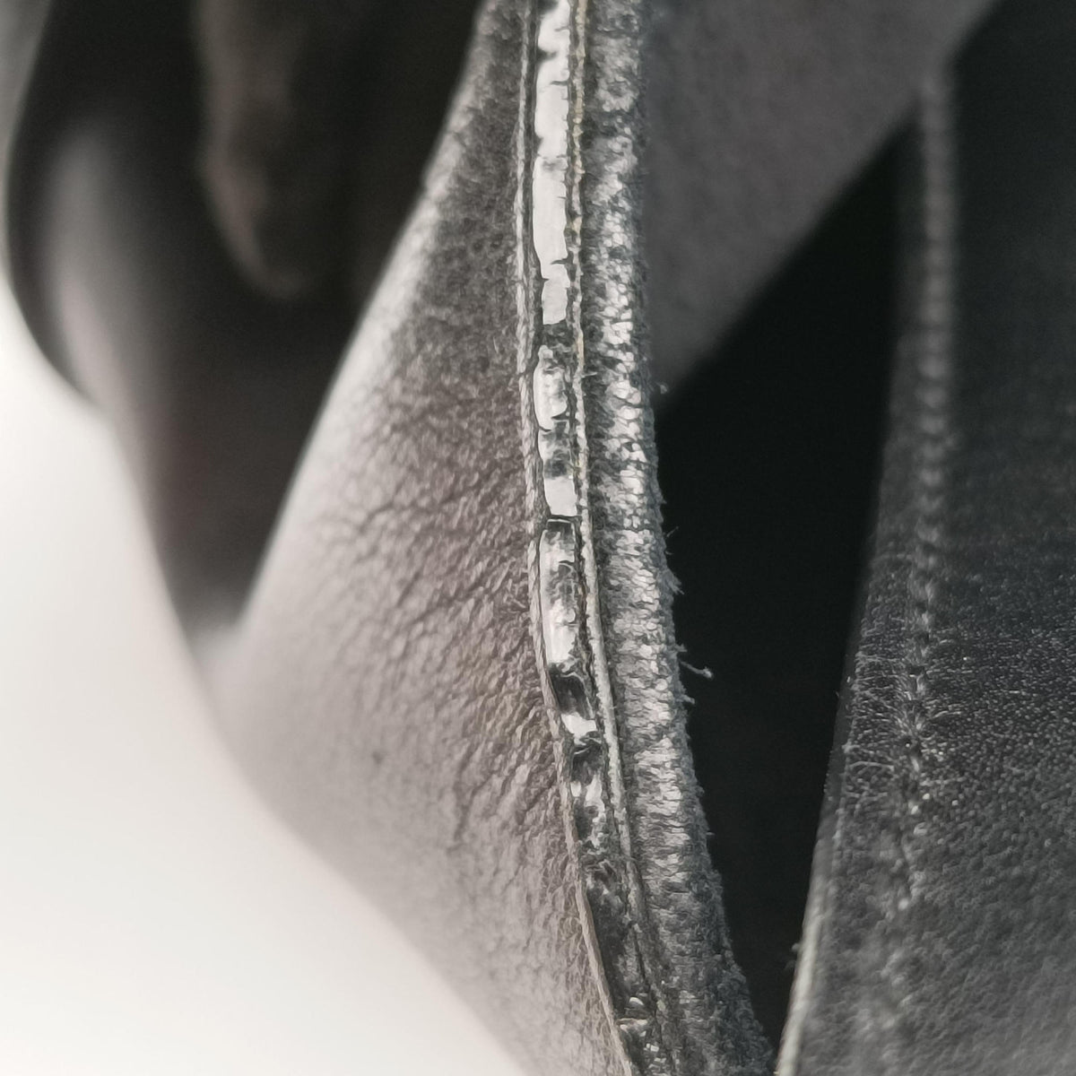 Secondhand Yves Saint Laurent Y Ligne Black Leather 311214 shoulderbag | stylenewstar