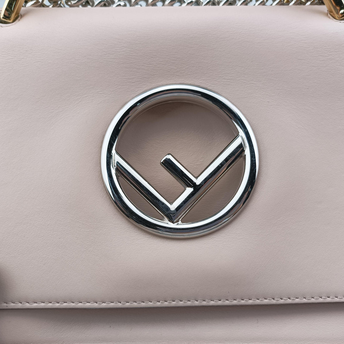 Secondhand Fendi KAN I F Pink Leather 8BT286 shoulderbag | stylenewstar